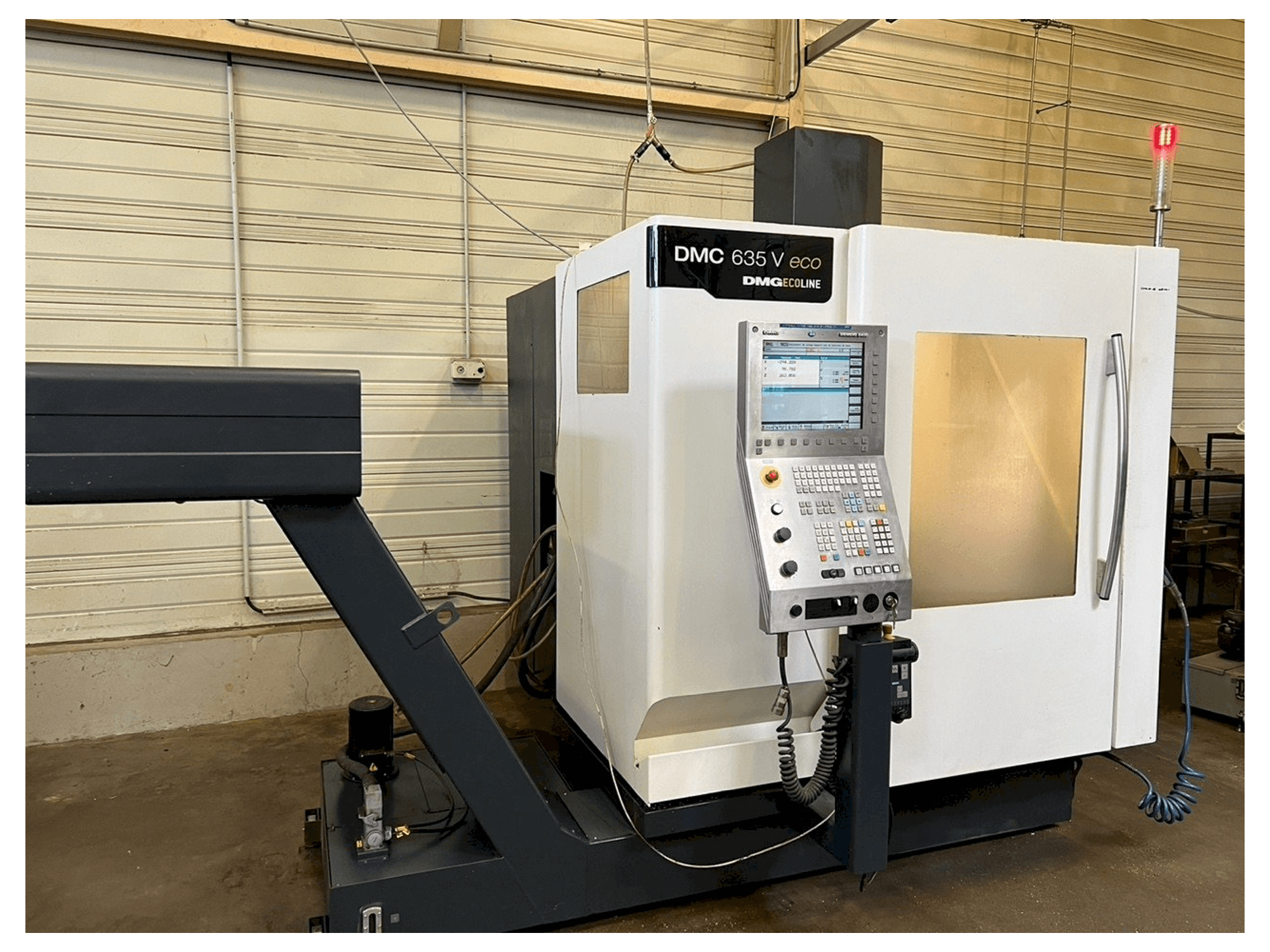 A DMG DMC 635V ECOLINE gép elölnézete