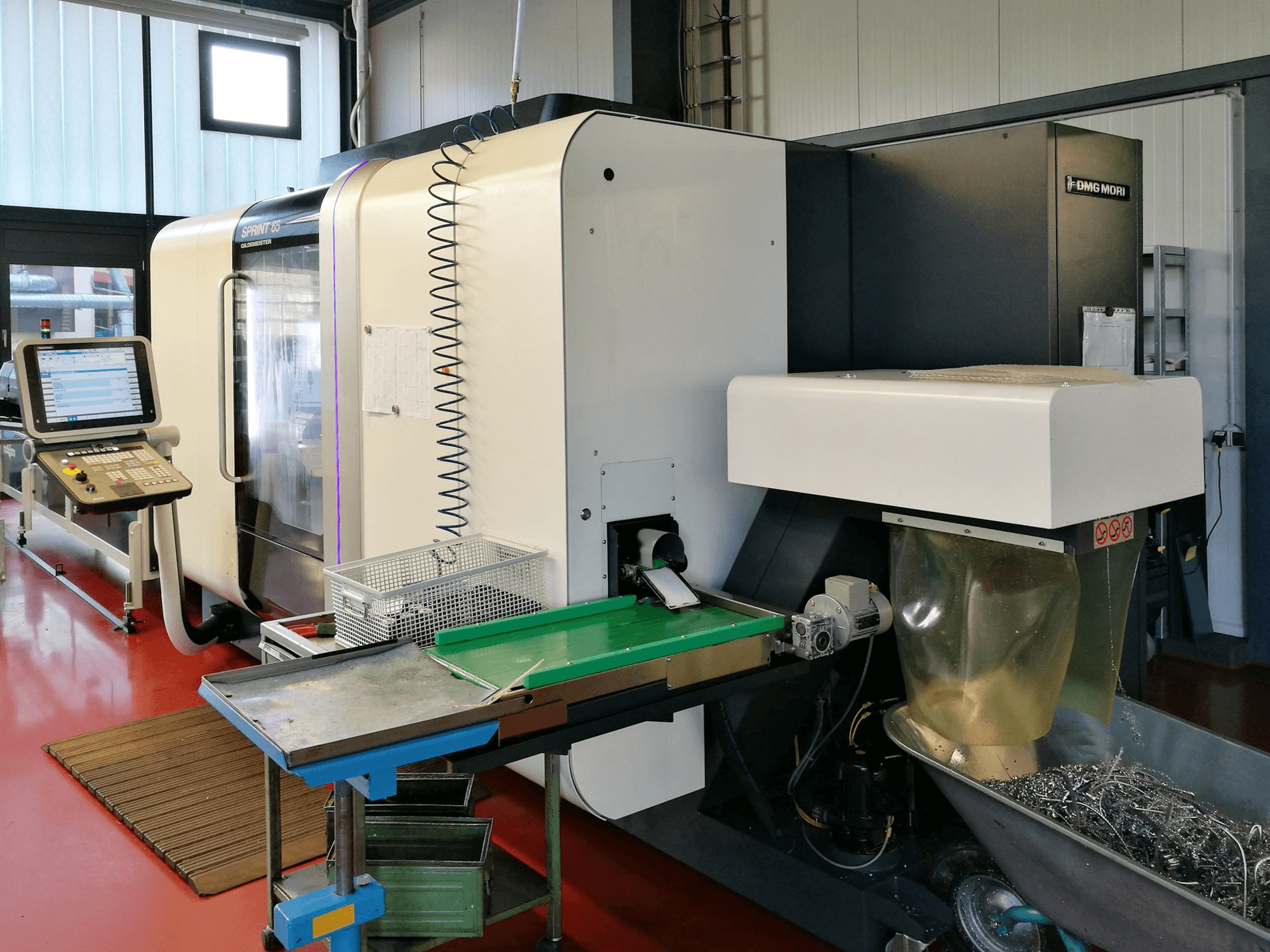 A DMG MORI Sprint 65 3T gép jobb nézete