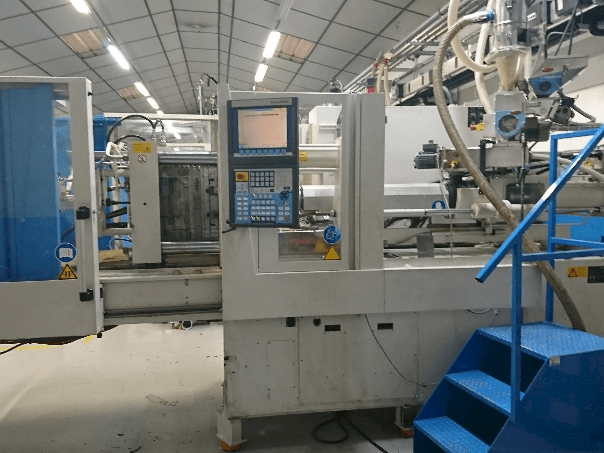 A Krauss Maffei 80-750 CX gép elölnézete