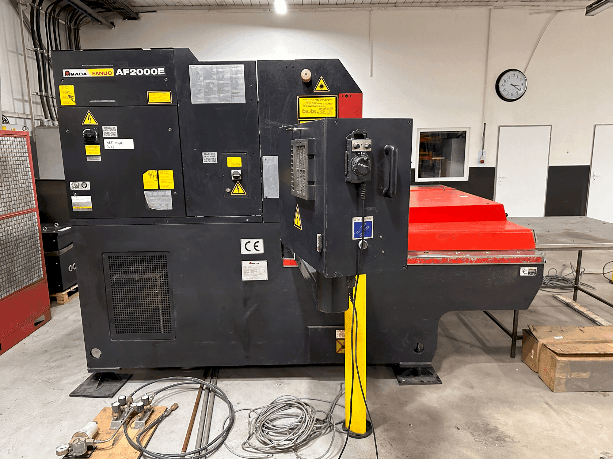 A AMADA LC 1212 A3 gép elölnézete