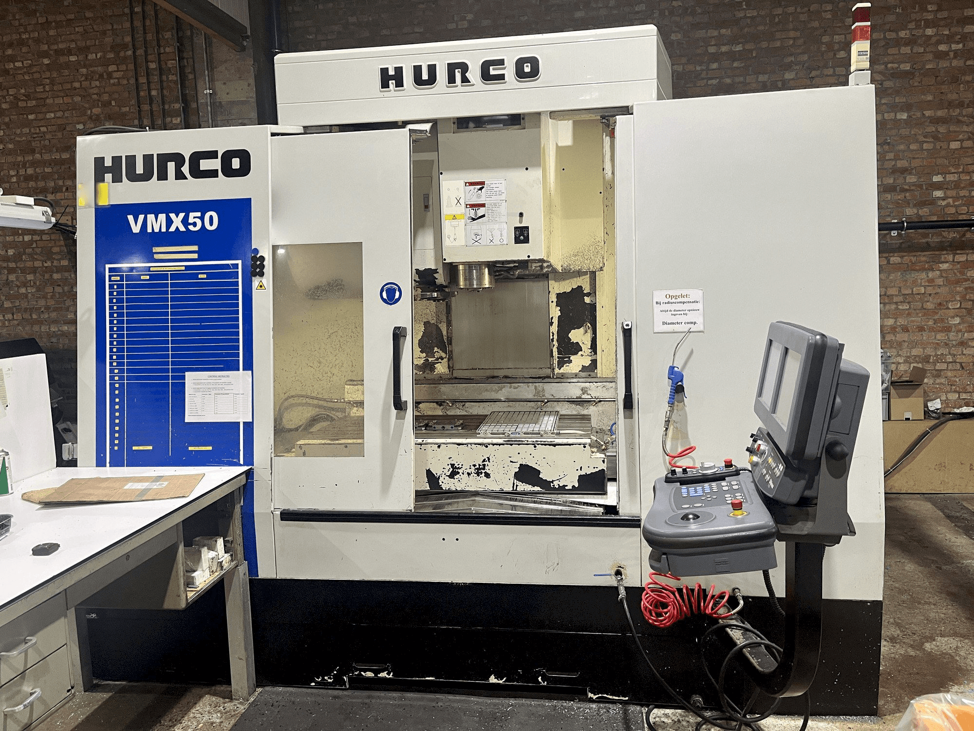 A Hurco VMX50 gép elölnézete