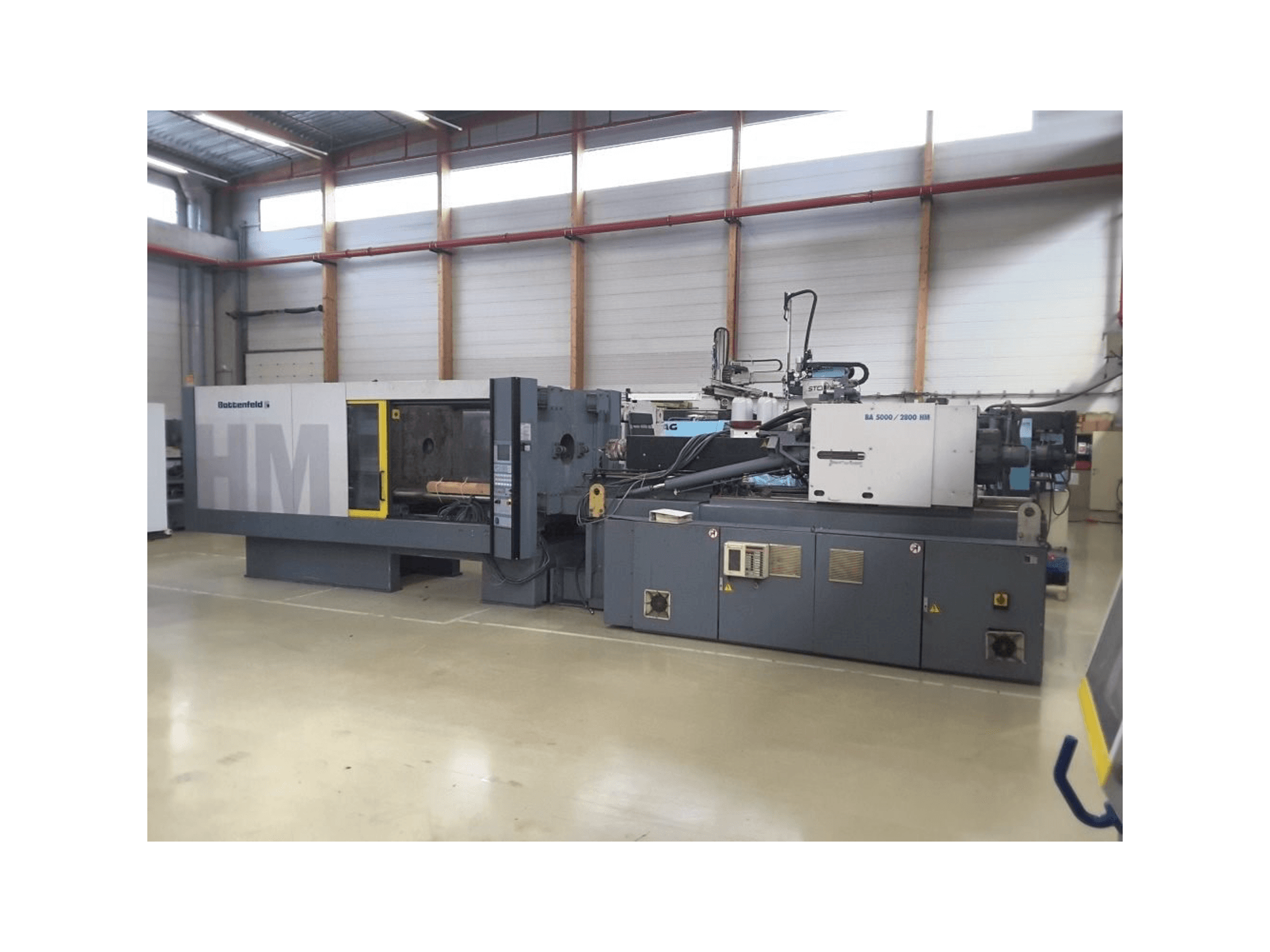 A Battenfeld BA 5000 - 2800 HM gép elölnézete