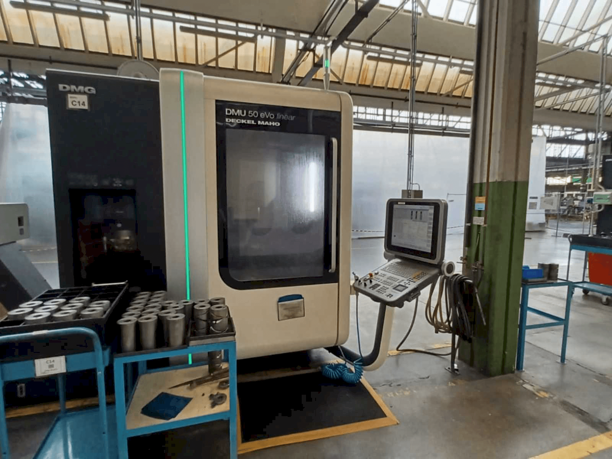 A DMG DMU 50 evo linear gép elölnézete