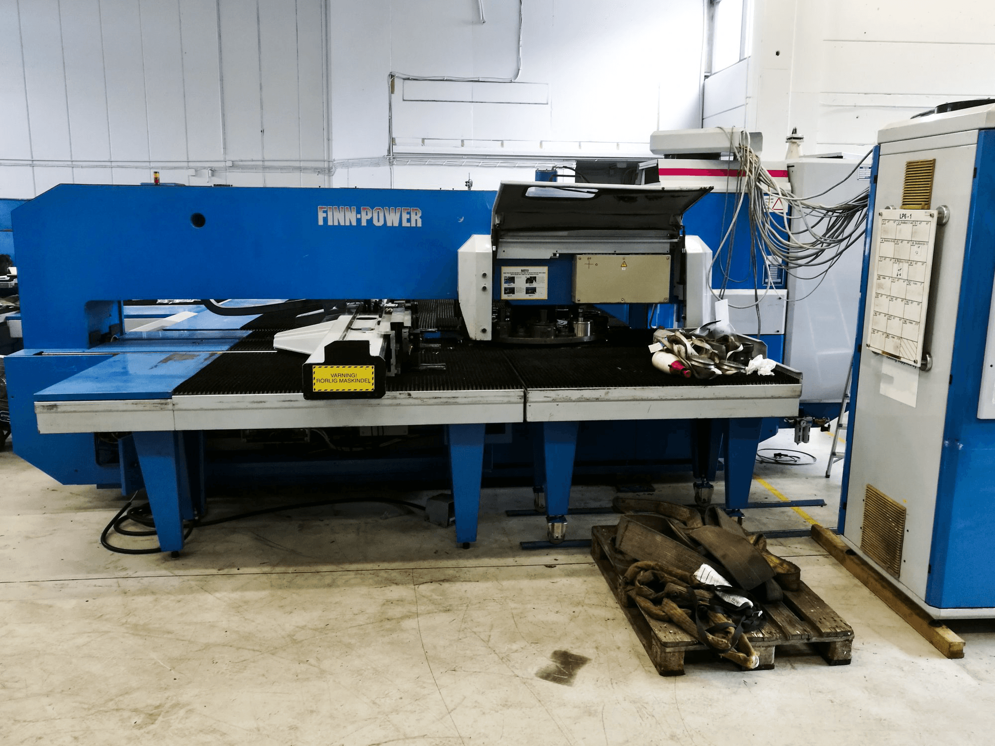 A Finn-Power LP6 SB gép elölnézete