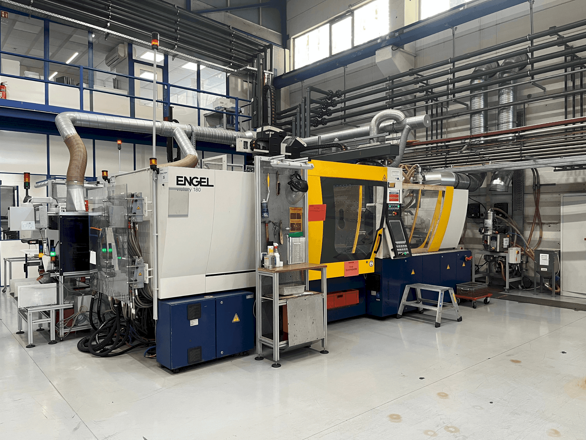 A Engel Victory 200H/60W/180 combi + Viper 40 gép elölnézete