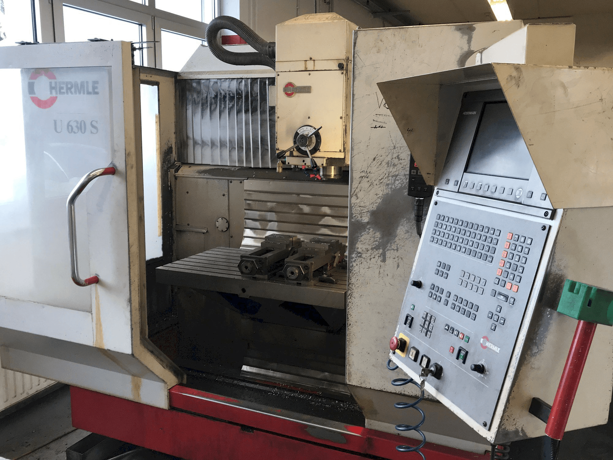 A HERMLE U 630 S gép elölnézete
