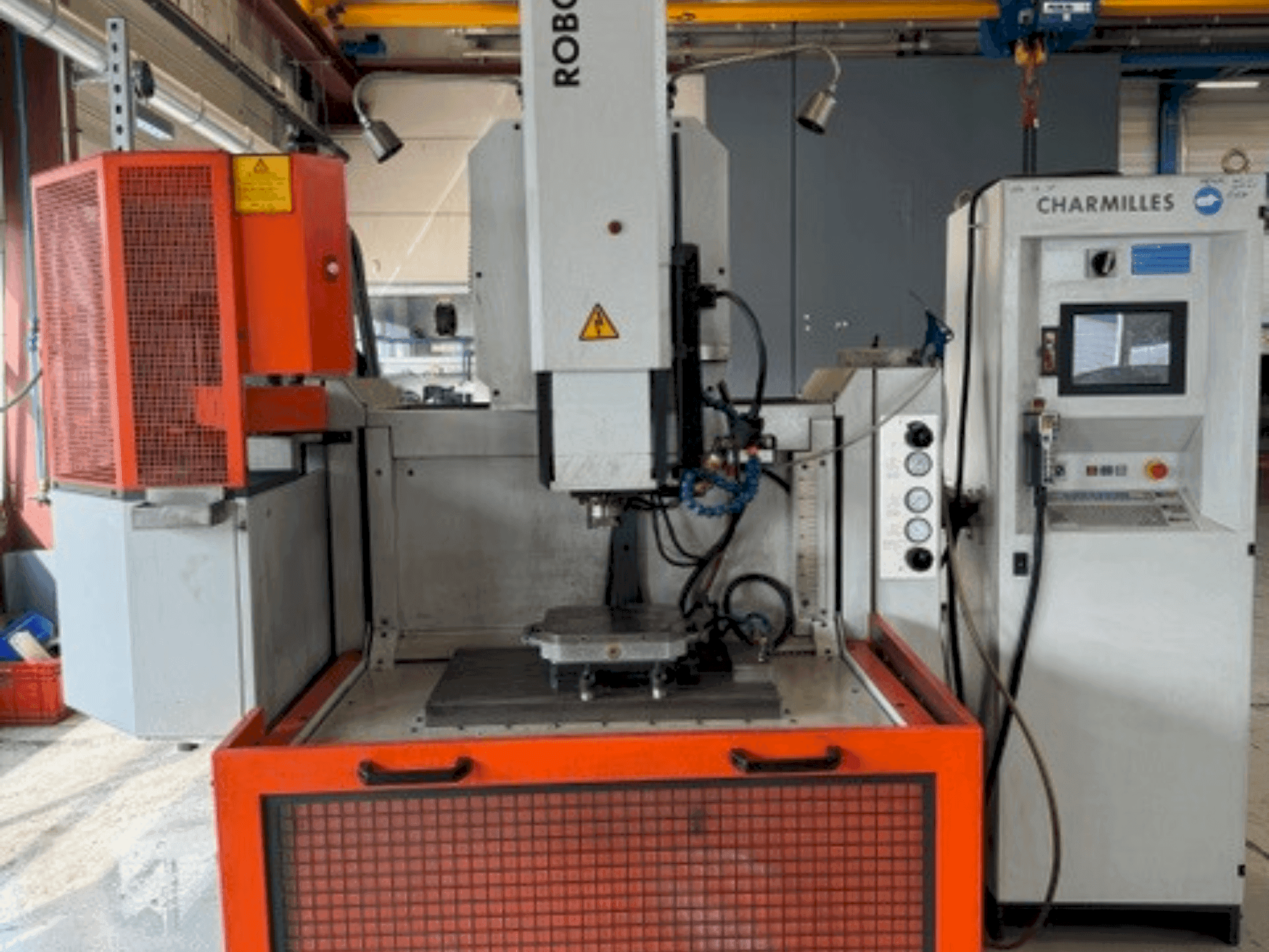 A CHARMILLES ROBOFORM 55P gép elölnézete