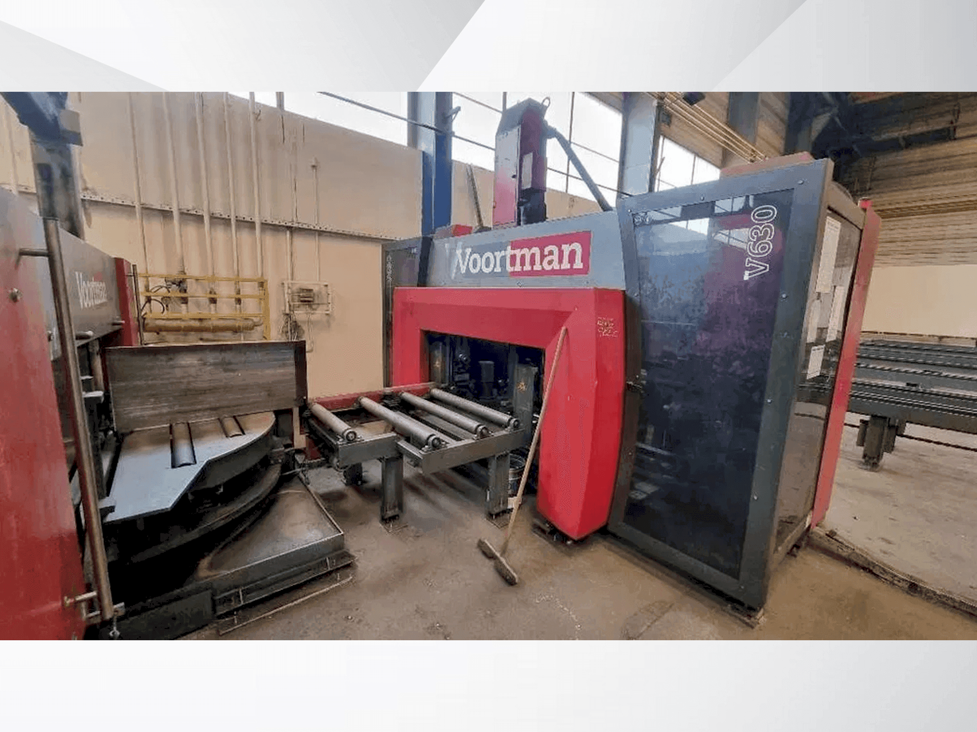 A VOORTMAN V630 / VB1050 gép elölnézete