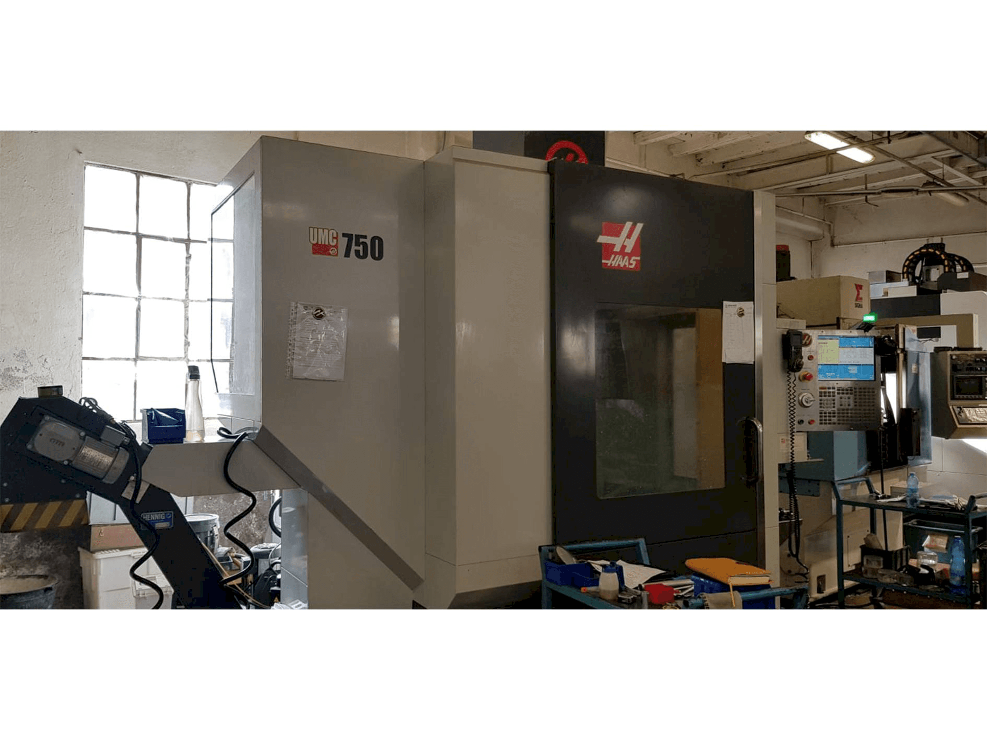 A HAAS UMC 750 gép elölnézete