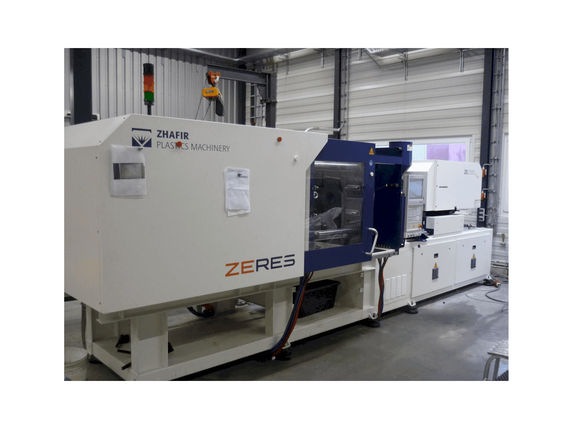 A ZHAFIR ZERES 2300 Haitian gép elölnézete