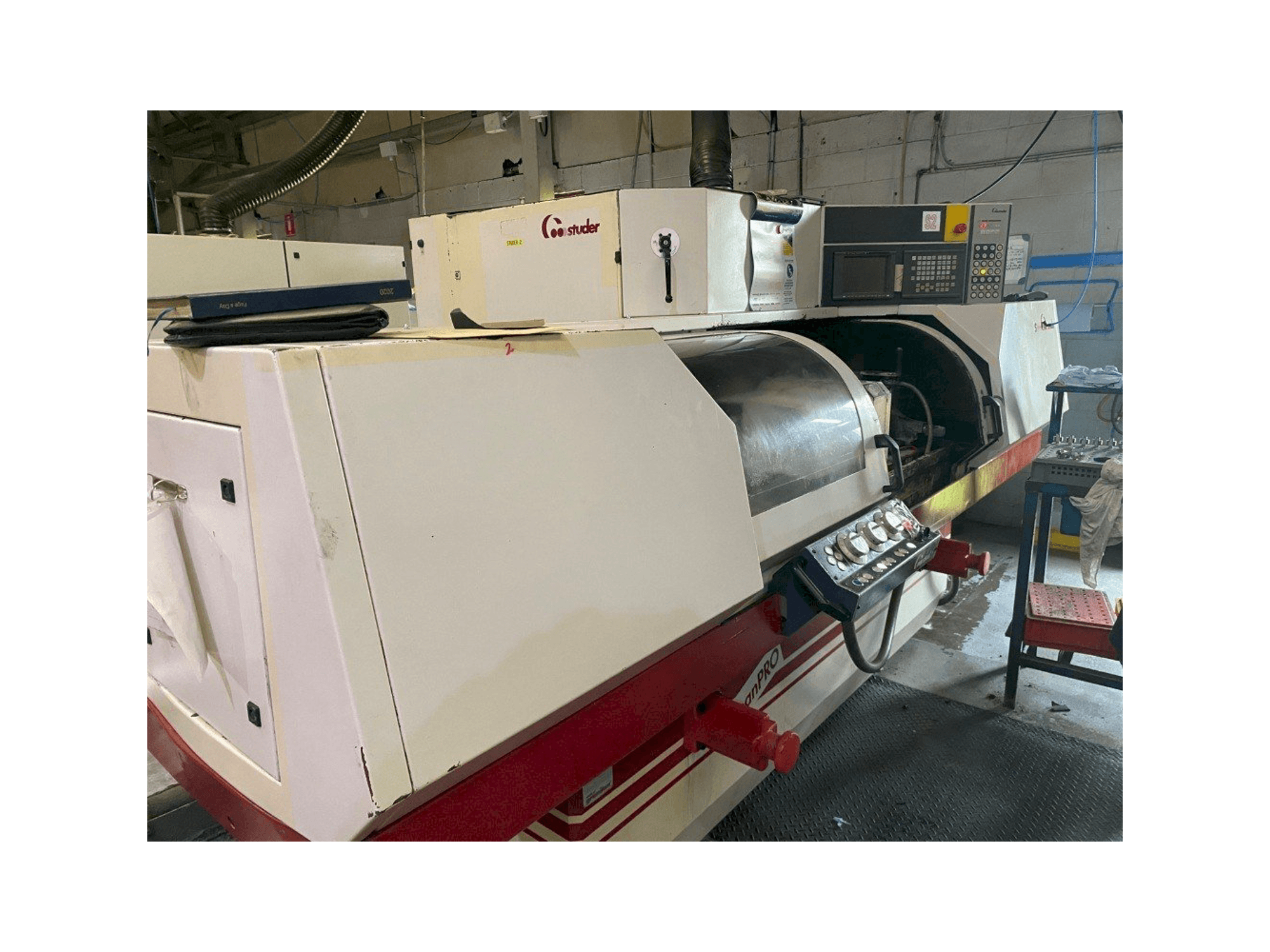 A STUDER S30 lean PRO gép elölnézete