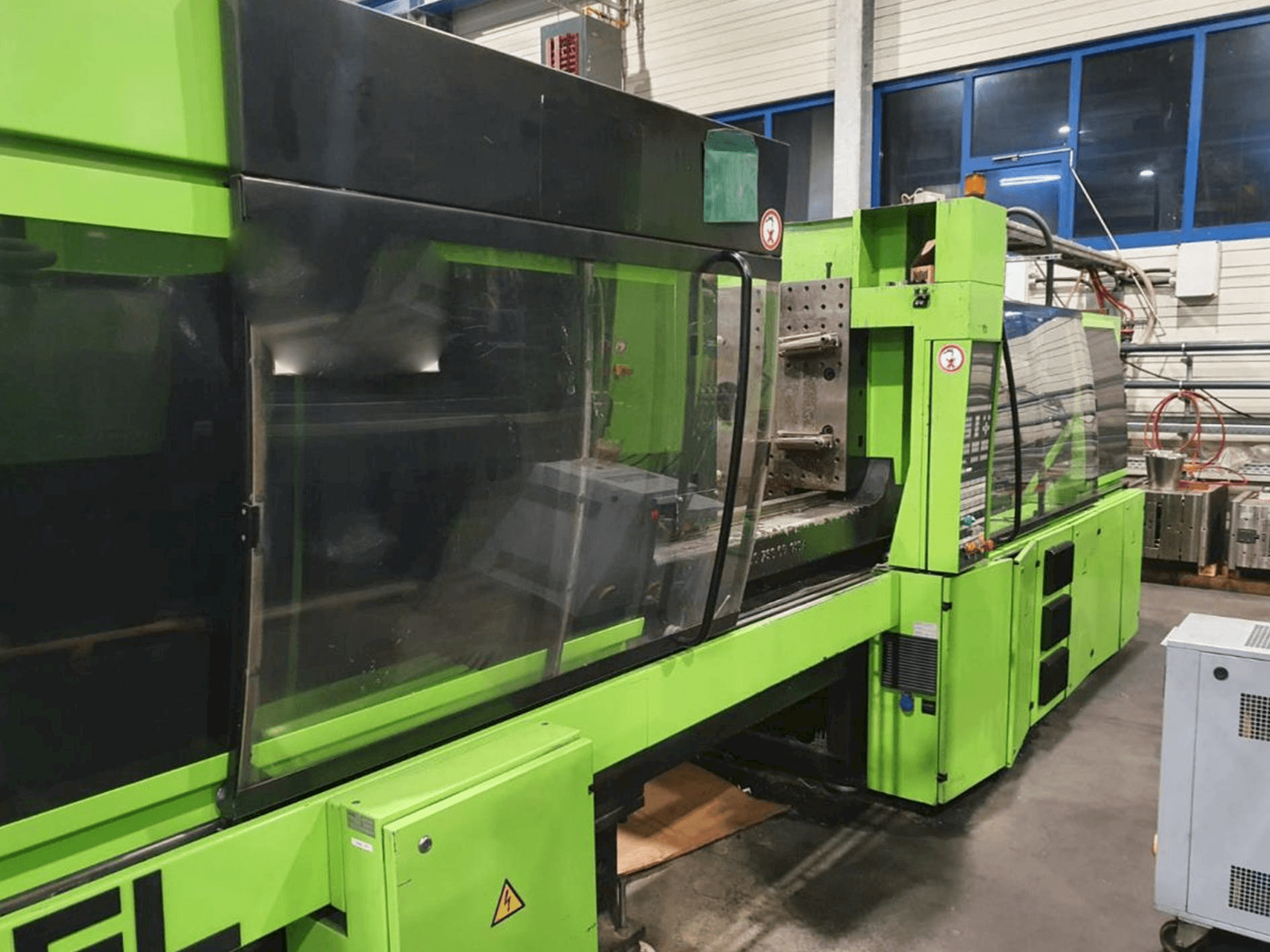 A ENGEL Es 1350/250 Hl gép elölnézete