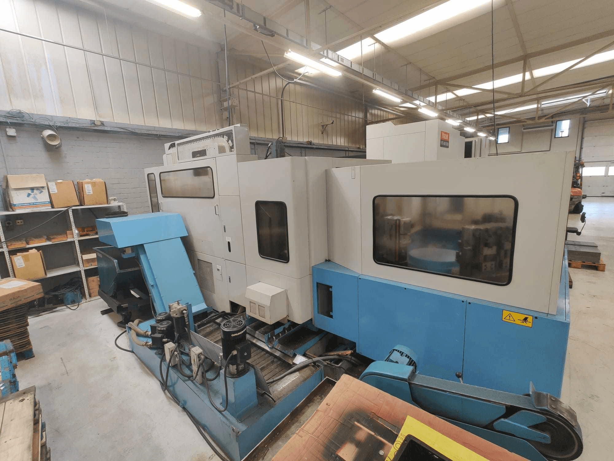 A Mazak H400 gép elölnézete