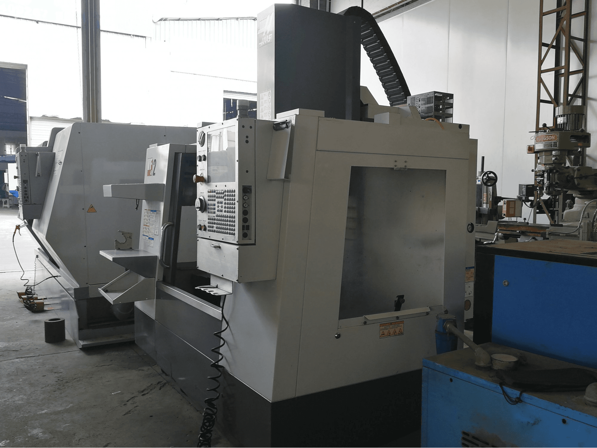 A HAAS VF-2 gép jobb nézete