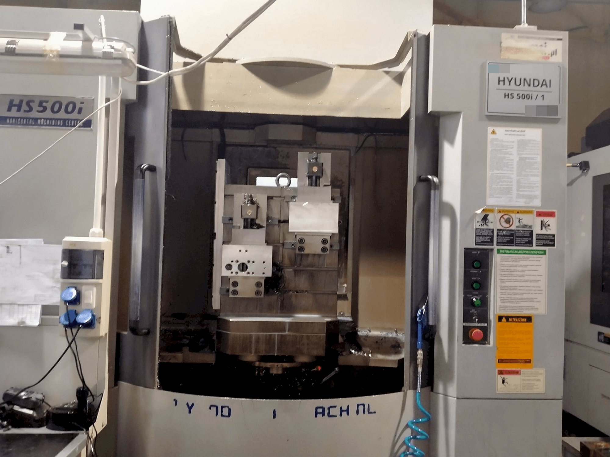 A Hyundai Kia HS500i gép elölnézete