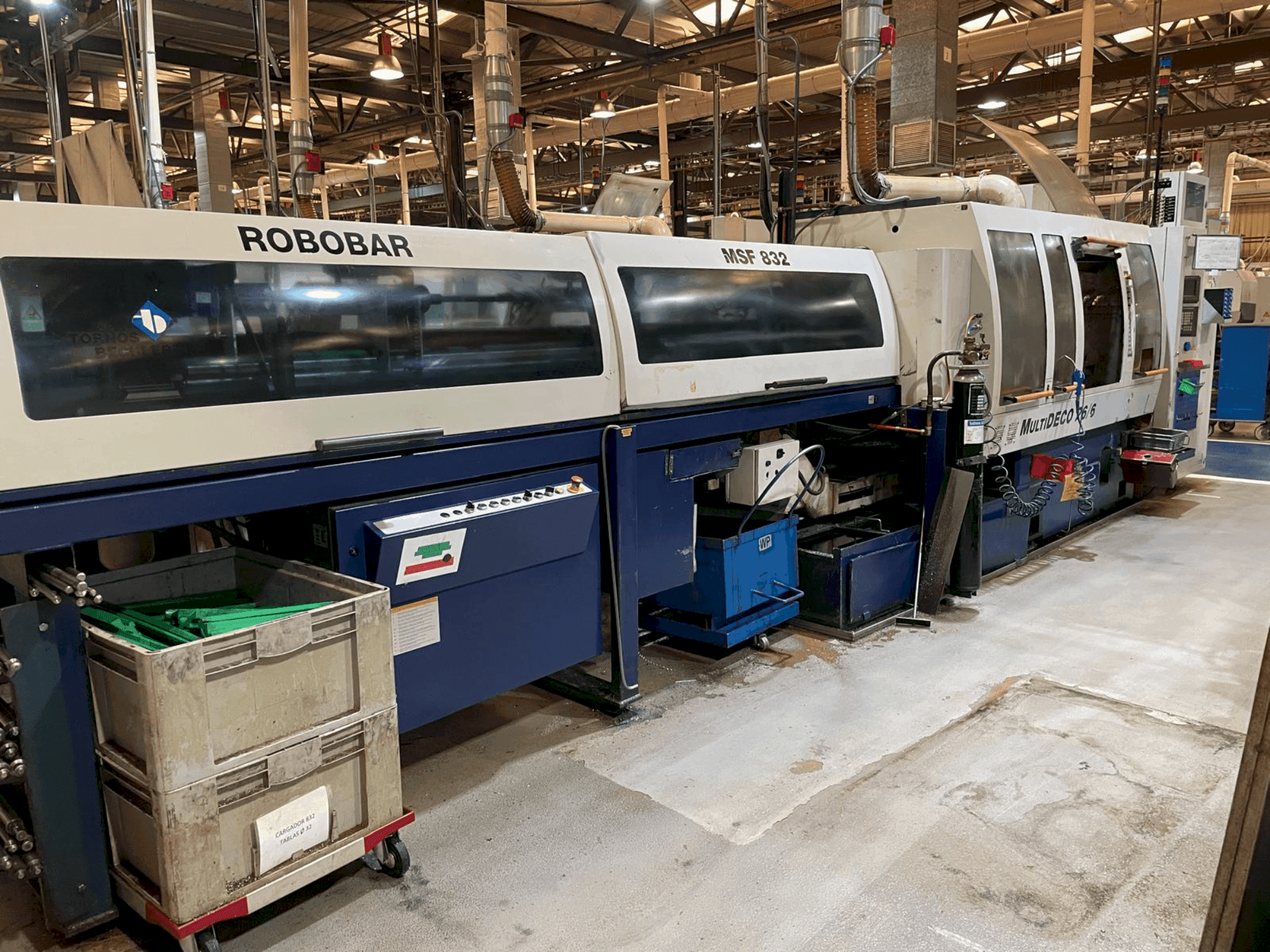 A Tornos-Bechler MultiDeco 26-6 gép elölnézete