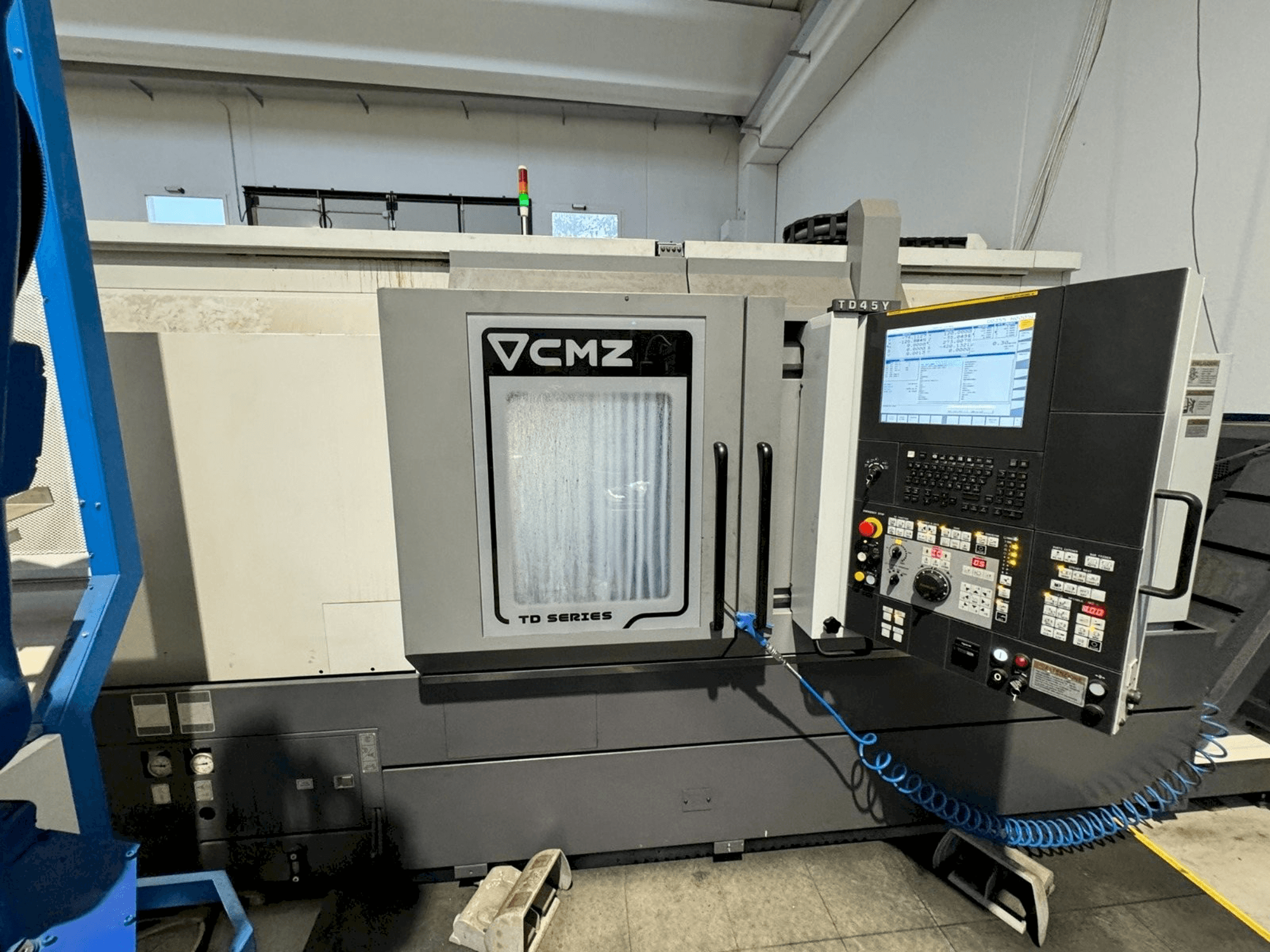 A CMZ TD 45 Y 1350 gép elölnézete