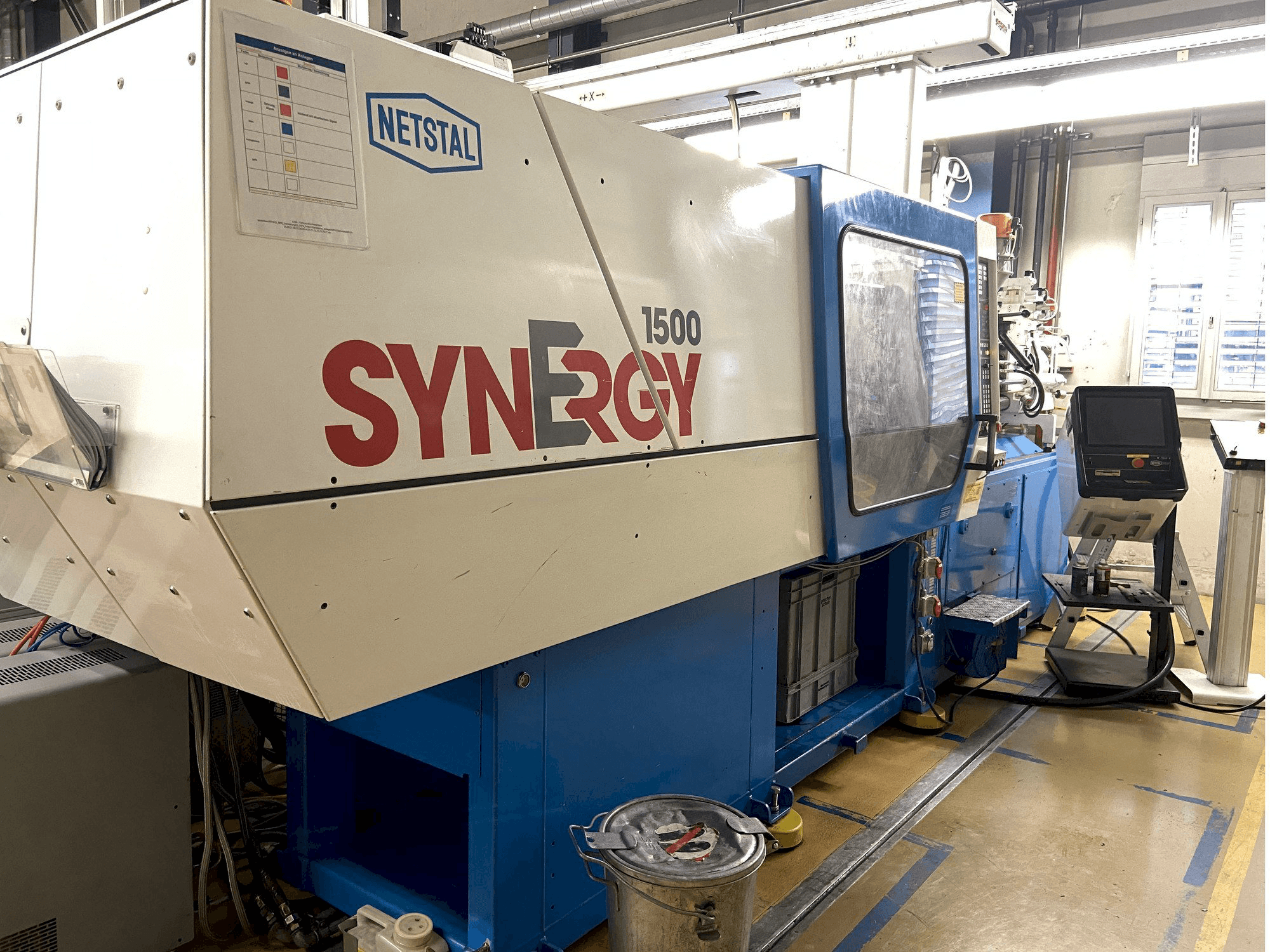 A Netstal SYNERGY 1500 K 460 gép elölnézete
