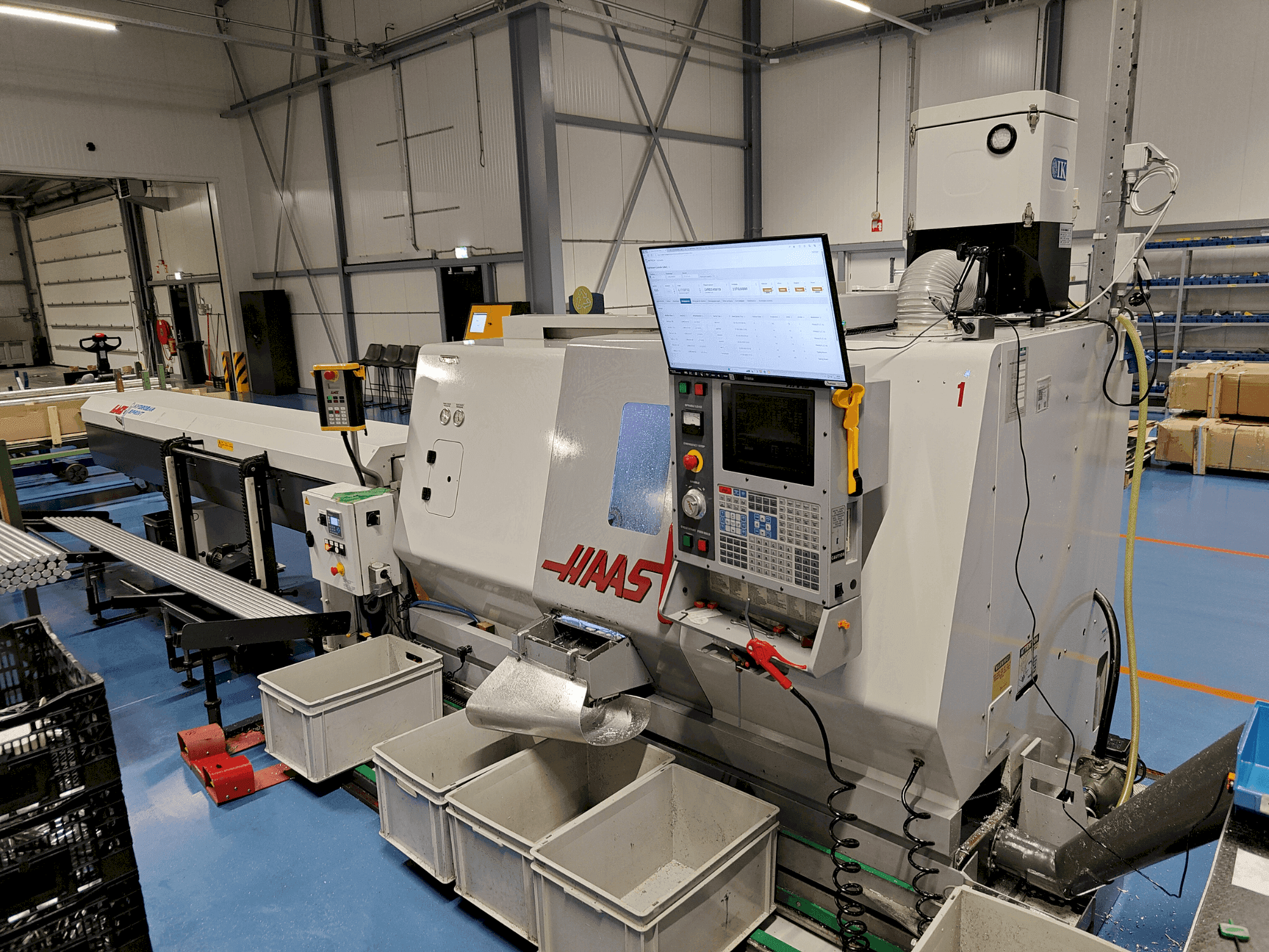 A HAAS TL-15HE gép elölnézete