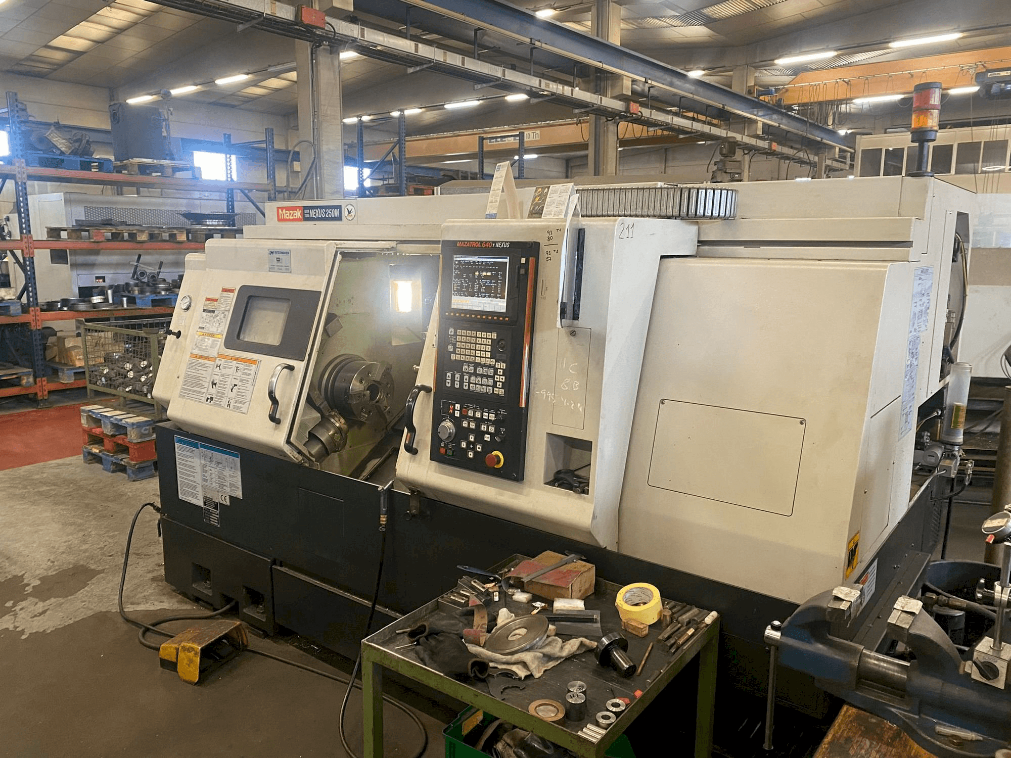 A Mazak QTN-250M gép elölnézete