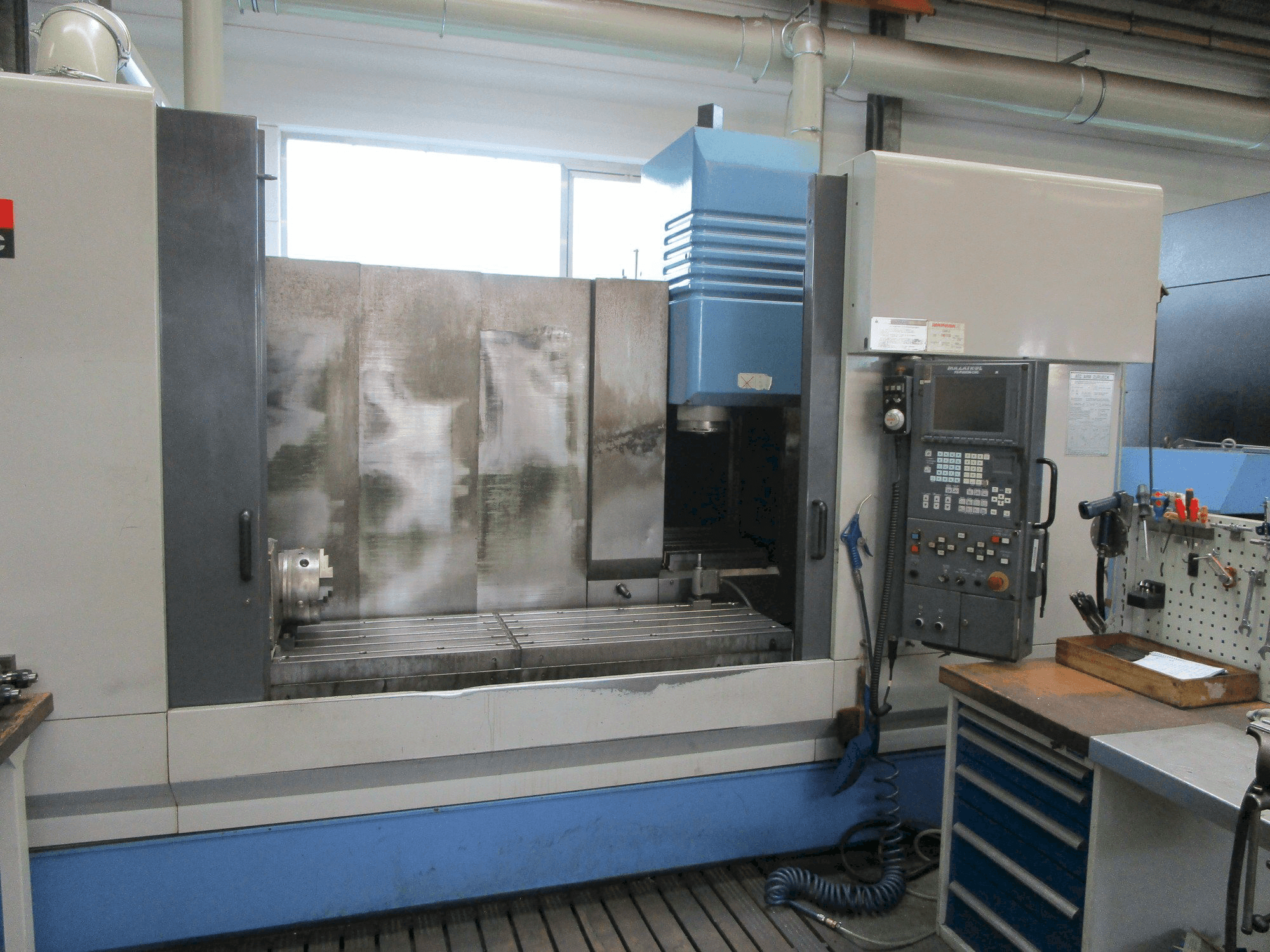 A Mazak VTC 200 C gép elölnézete