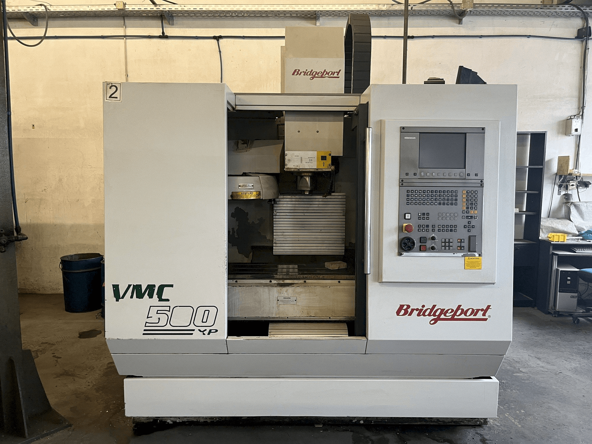 A Bridgeport VMC500XP gép elölnézete