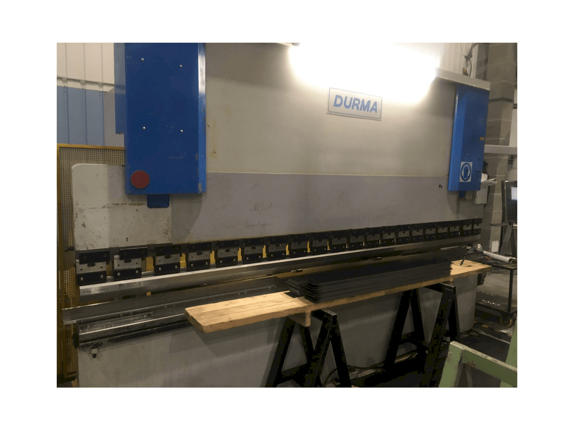 A Durma CNC HAP 40160 175-4000 gép elölnézete