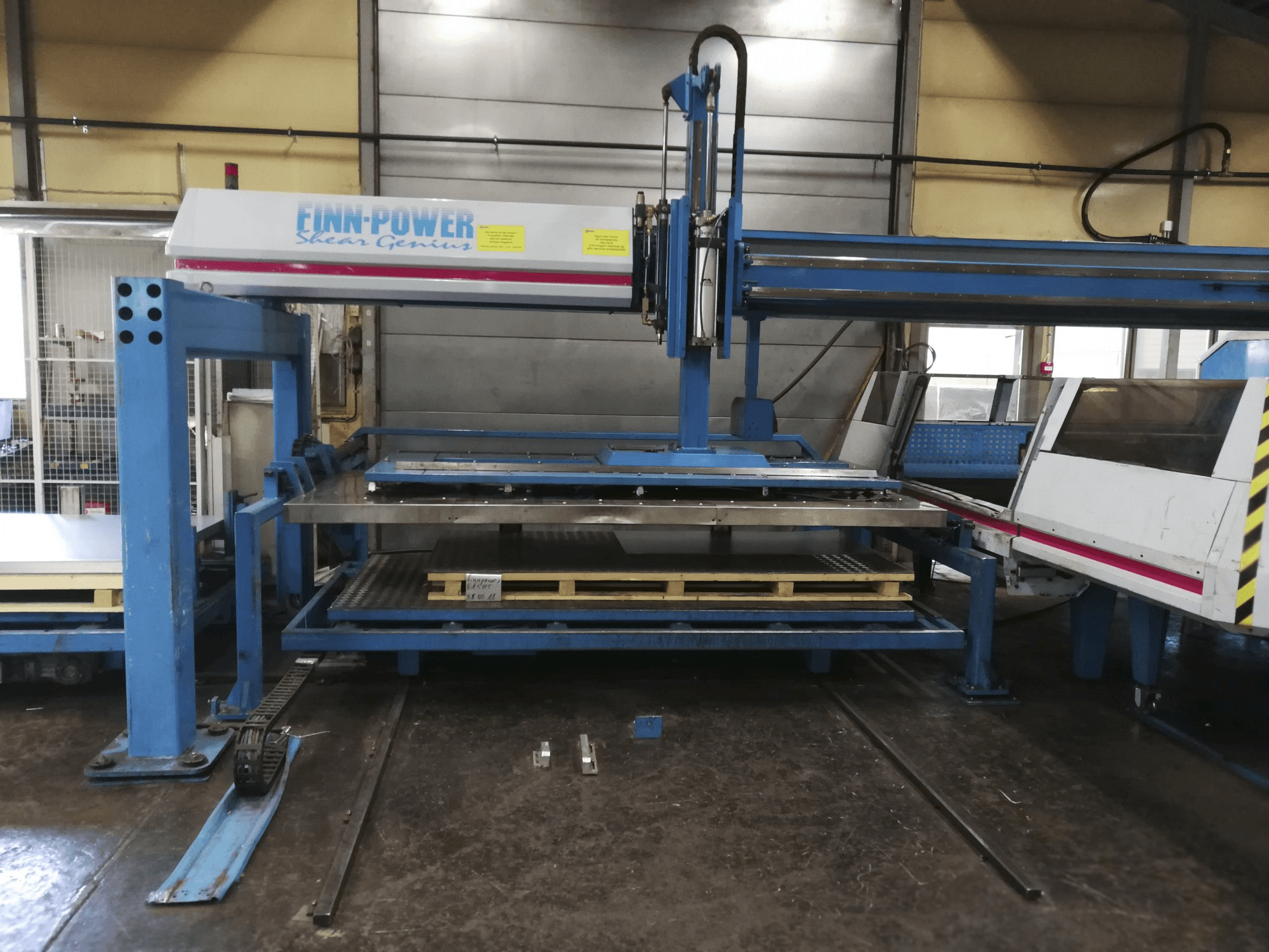 A Finn-Power TRS 6 SBU gép elölnézete