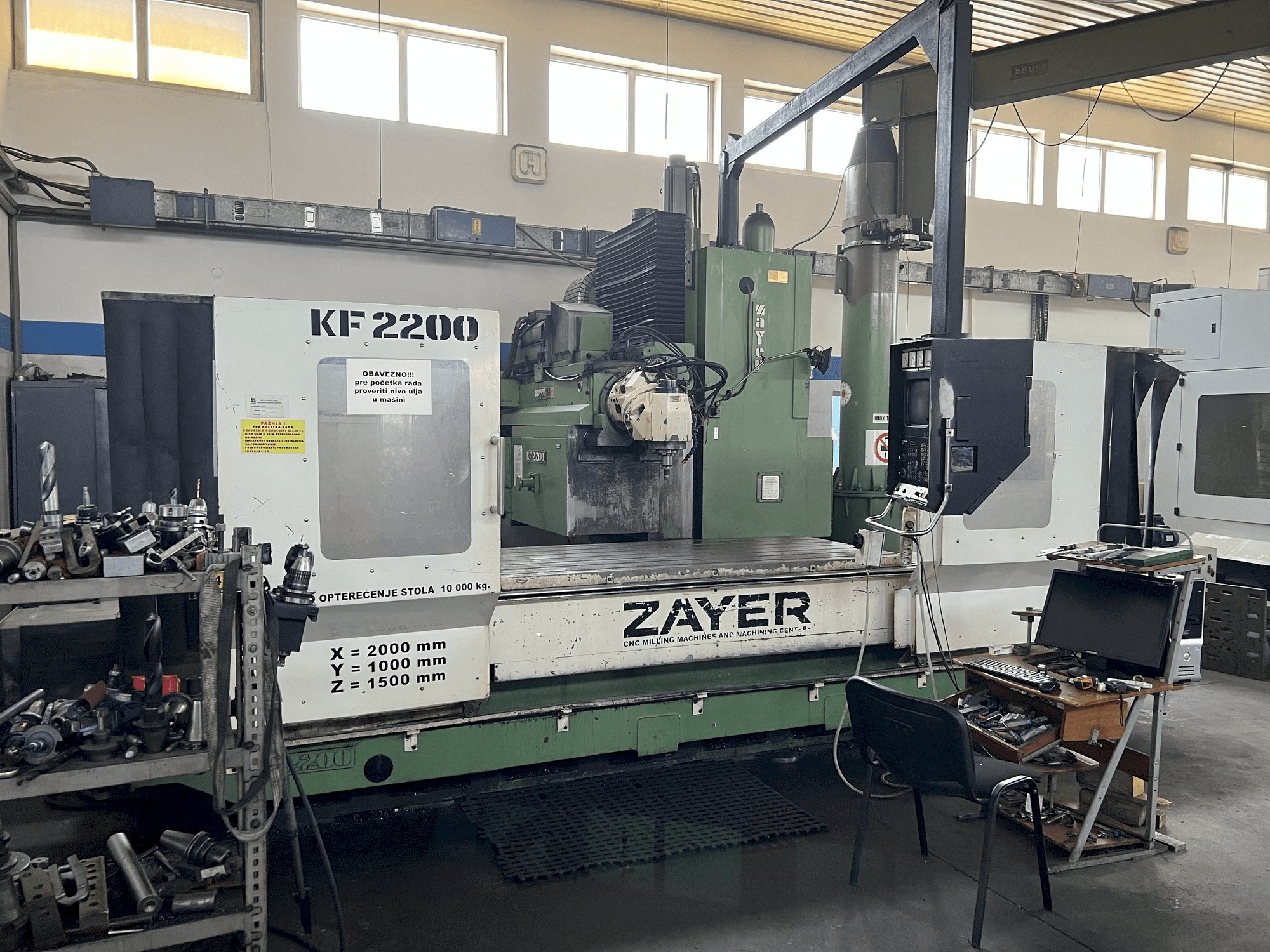 A Zayer KF 2200 gép elölnézete