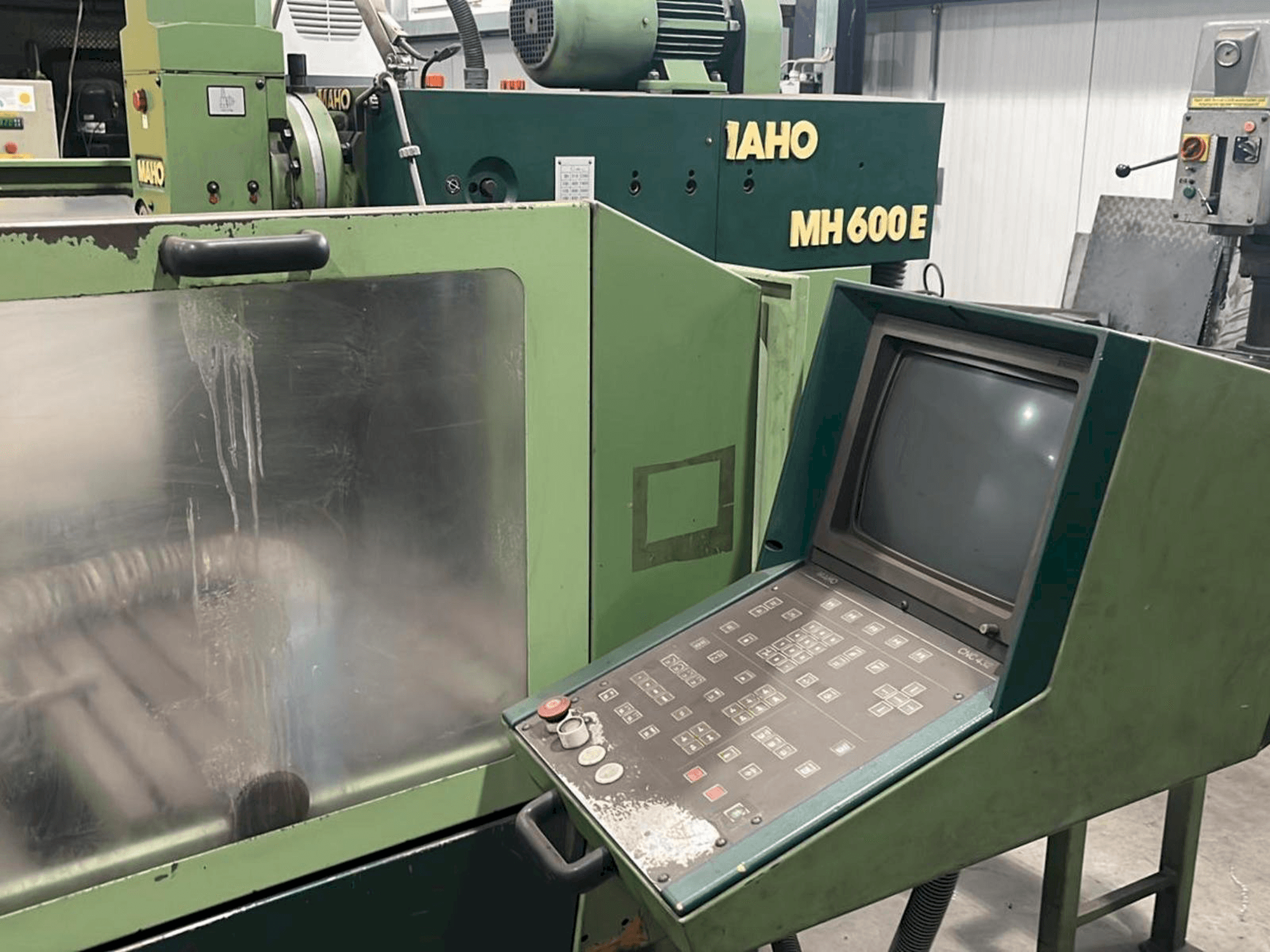 A MAHO MH 600 E gép elölnézete