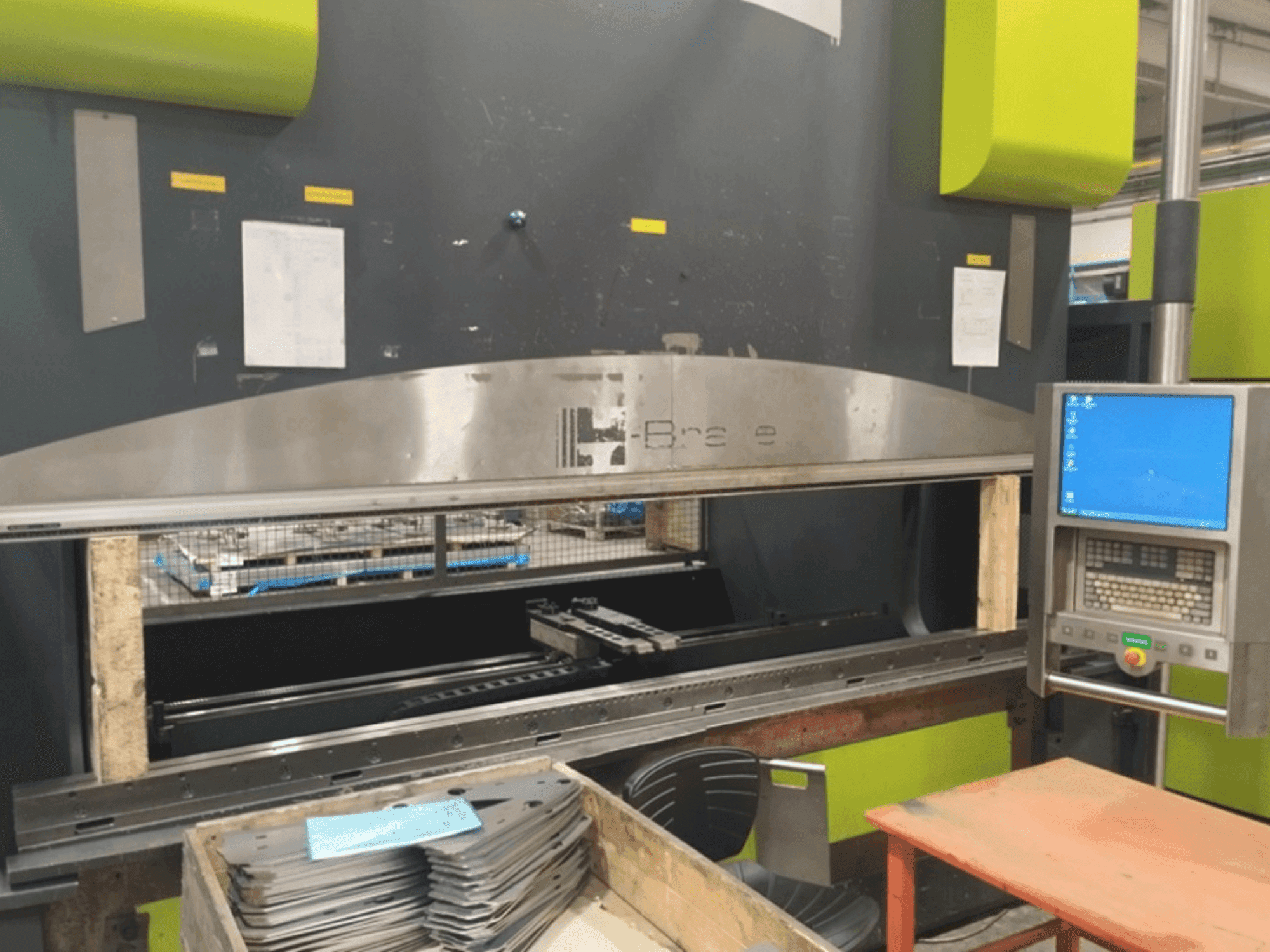 A Safan SAFAN H-BRAKE 240-3100 gép elölnézete