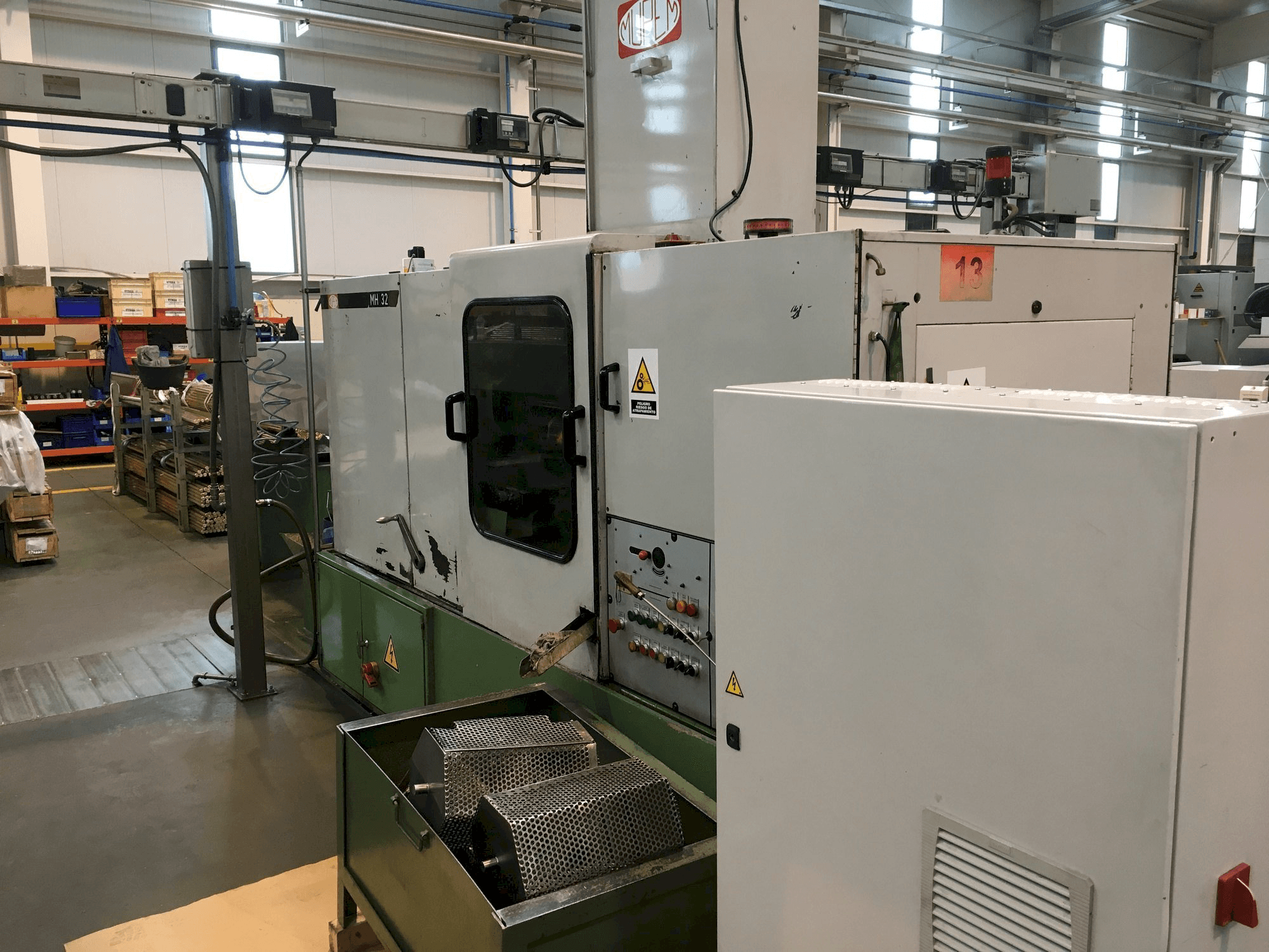 A Mupem MH 32 gép elölnézete