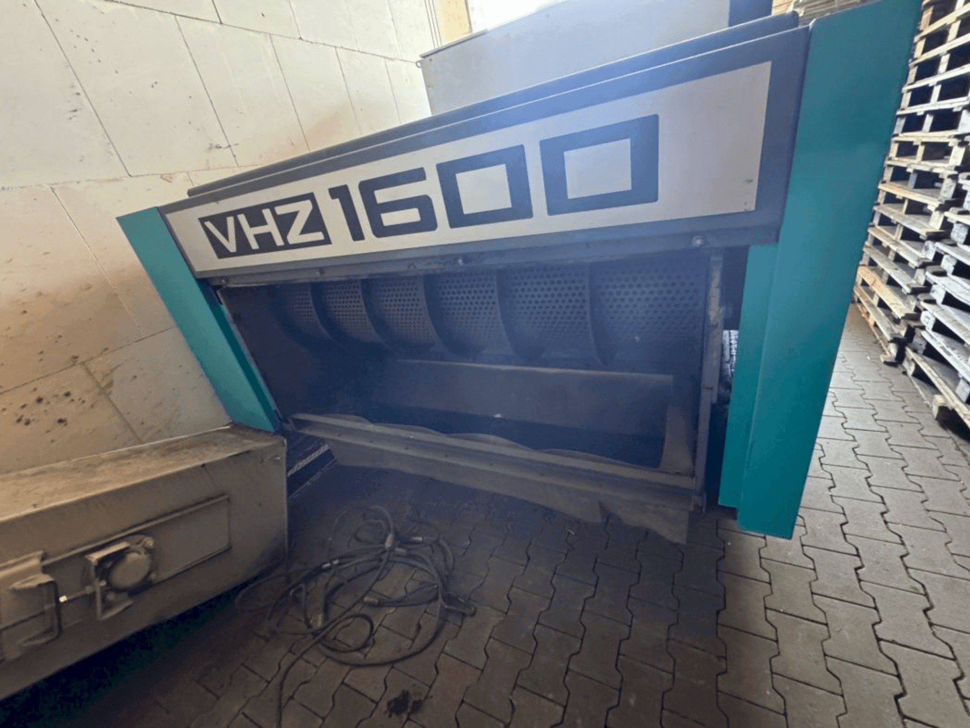 A VECOPLAN VHZ 1600 gép elölnézete