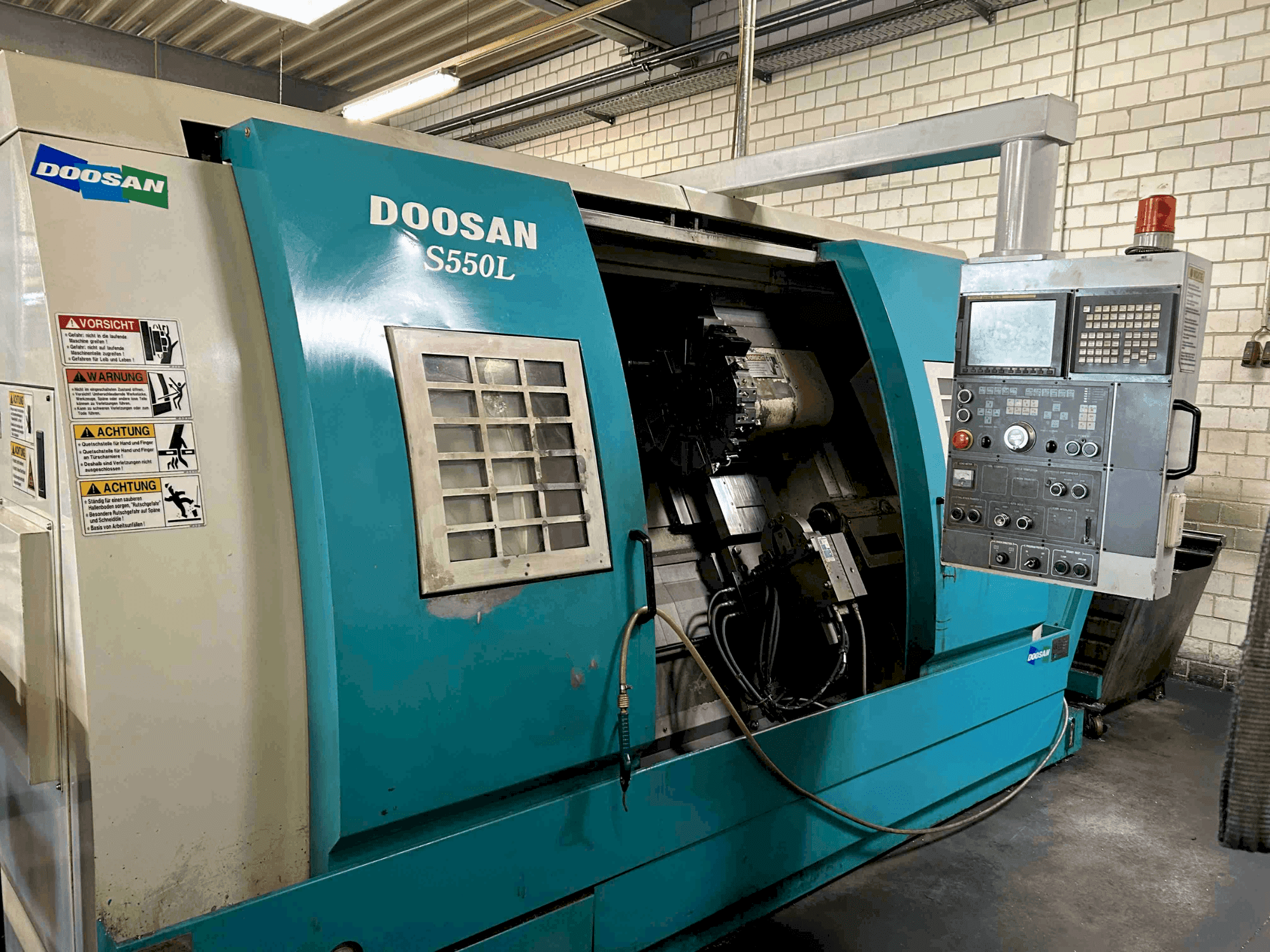 A DOOSAN S550L gép elölnézete