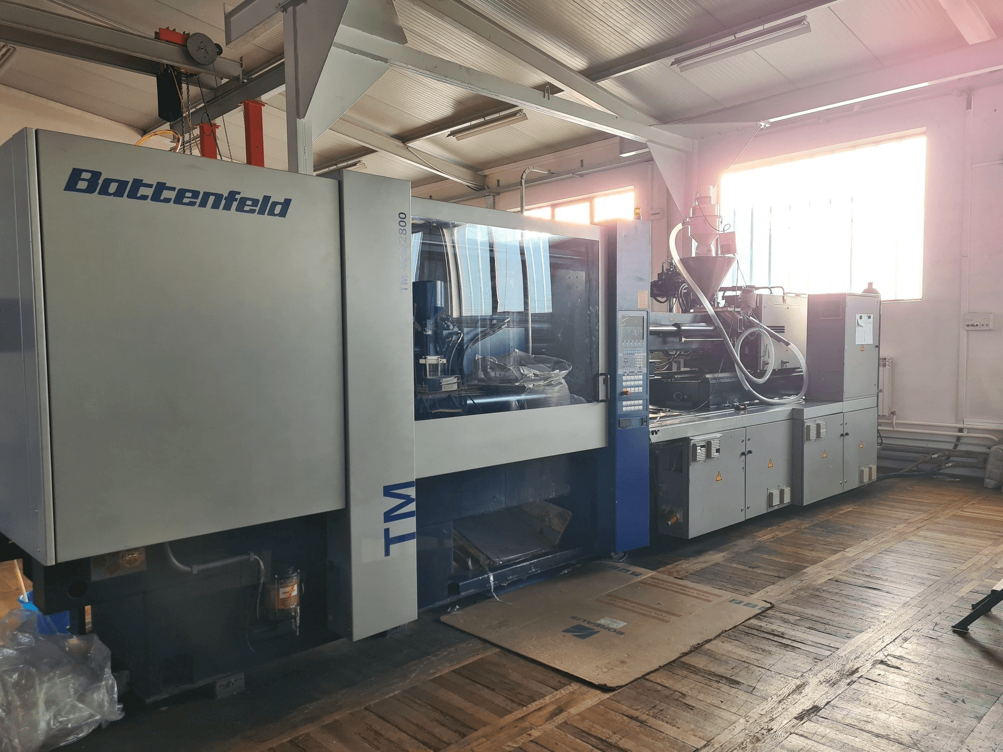 A Battenfeld TM 450/2800 gép elölnézete