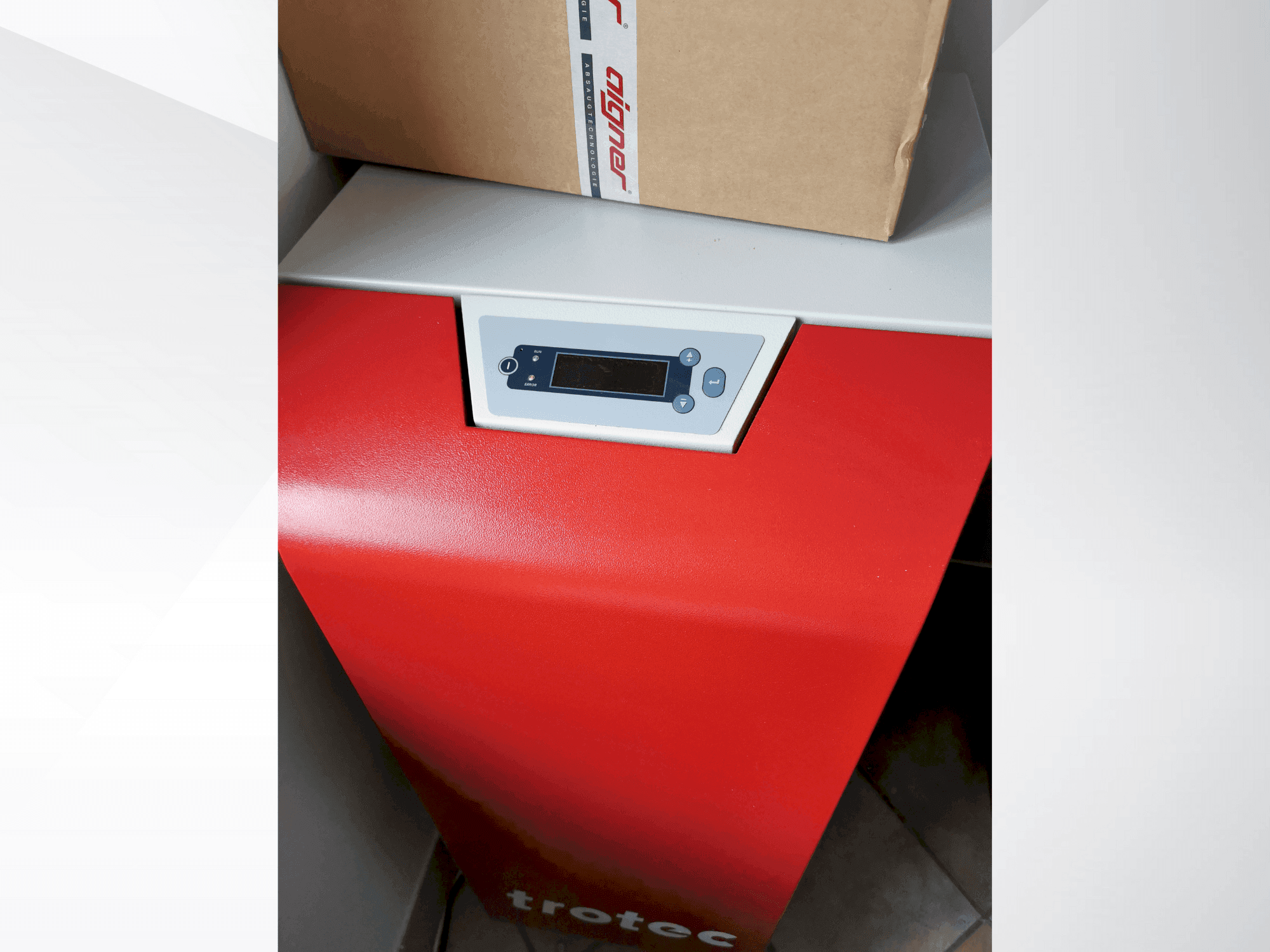 A Trotec 8060 Q400 RF gép elölnézete