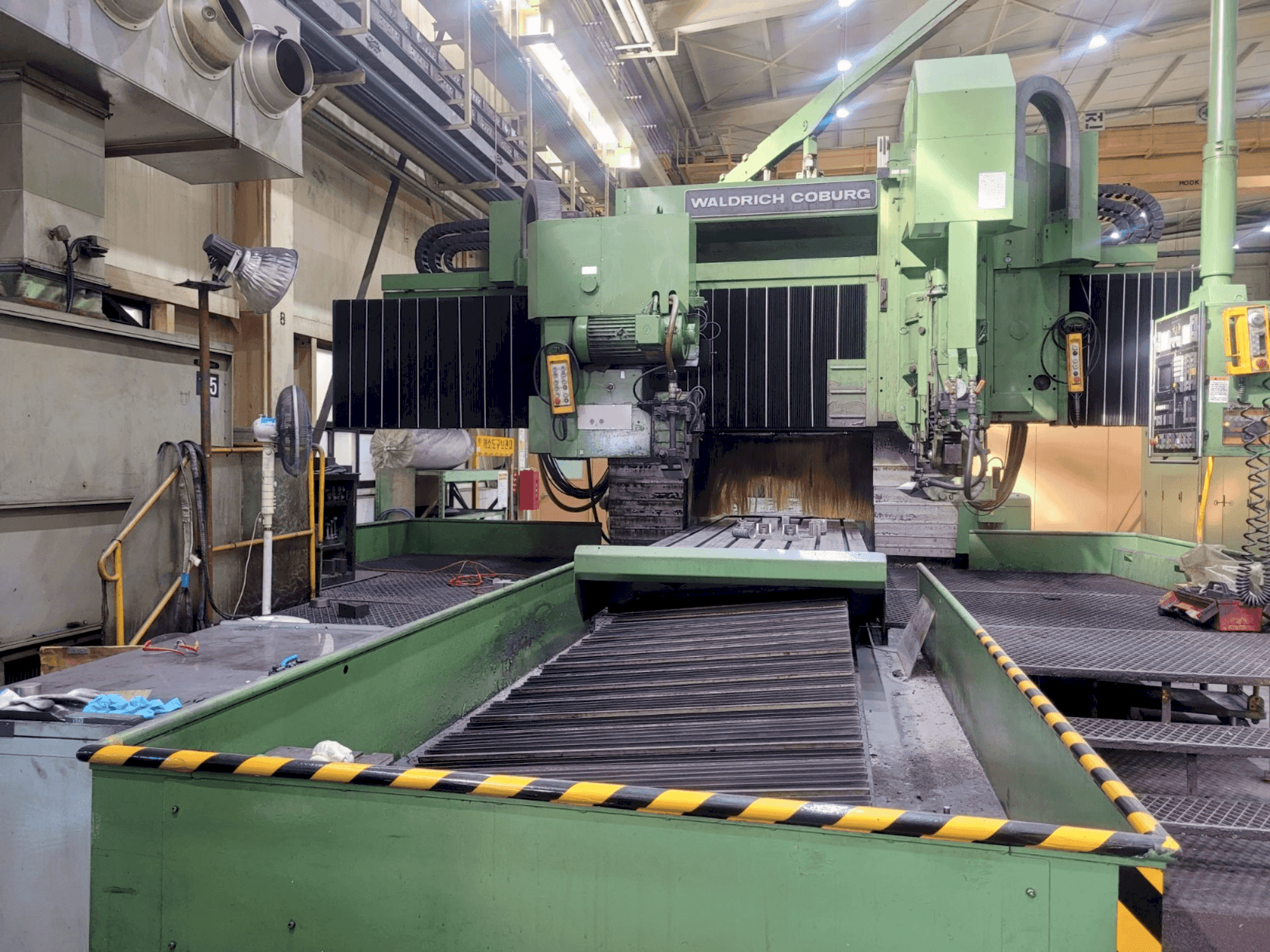 A WALDRICH COBURG 30-15 S 2525 gép elölnézete