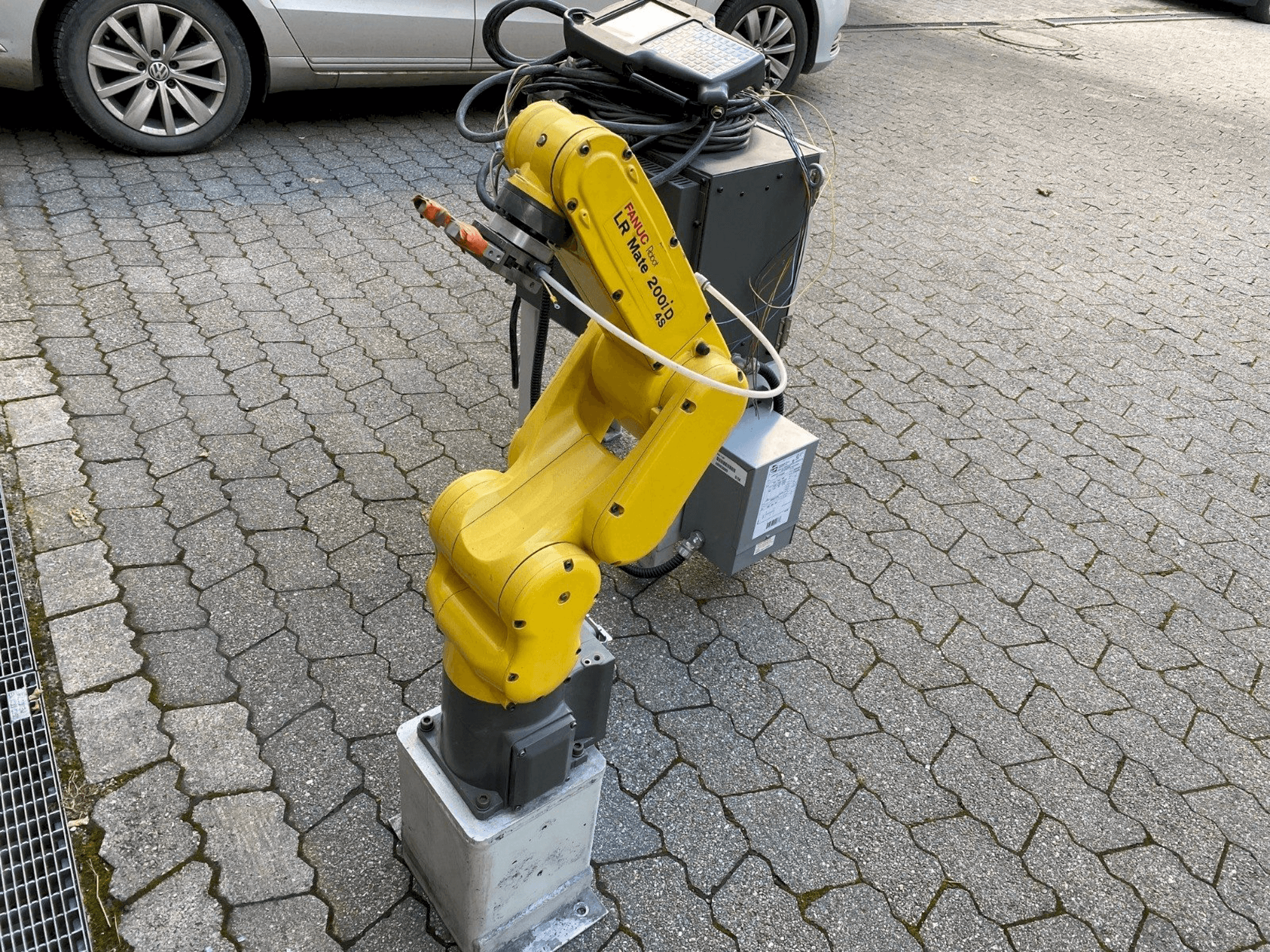 A FANUC LR Mate 200iD/4S gép elölnézete