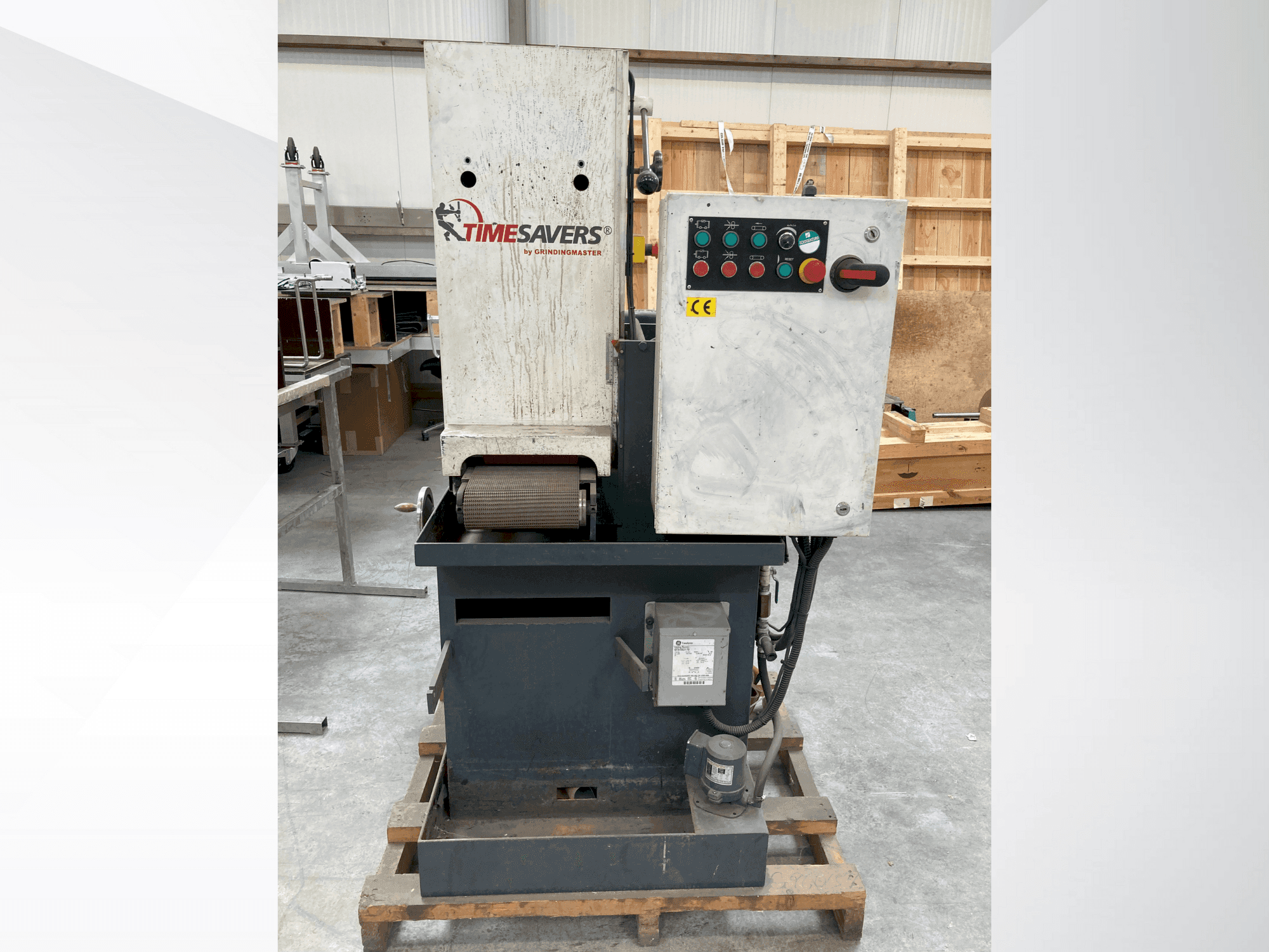 A TIMESAVERS 11-serie-225-W gép elölnézete