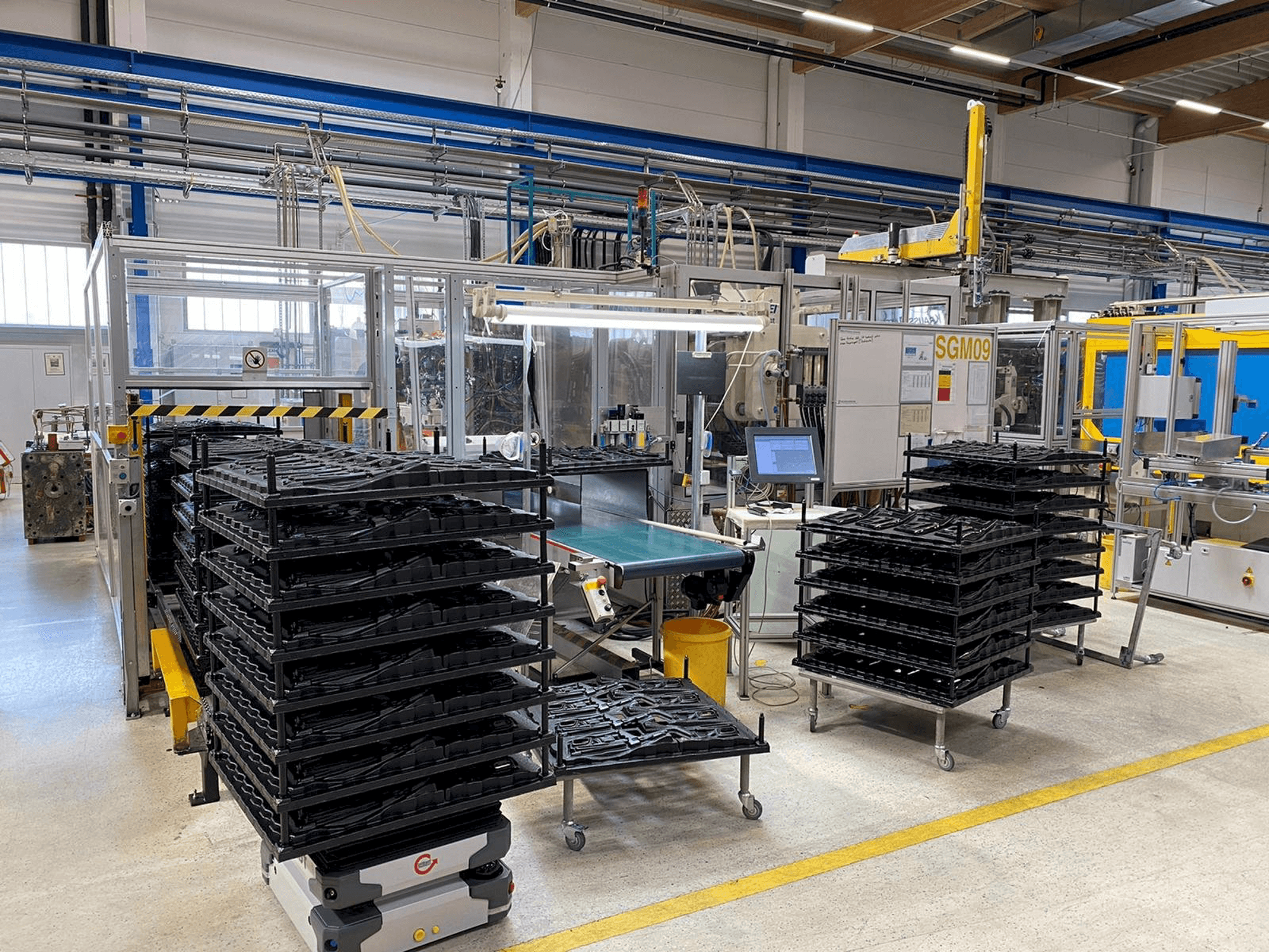A Krauss Maffei 650-1900-520 CZ Multinject gép elölnézete
