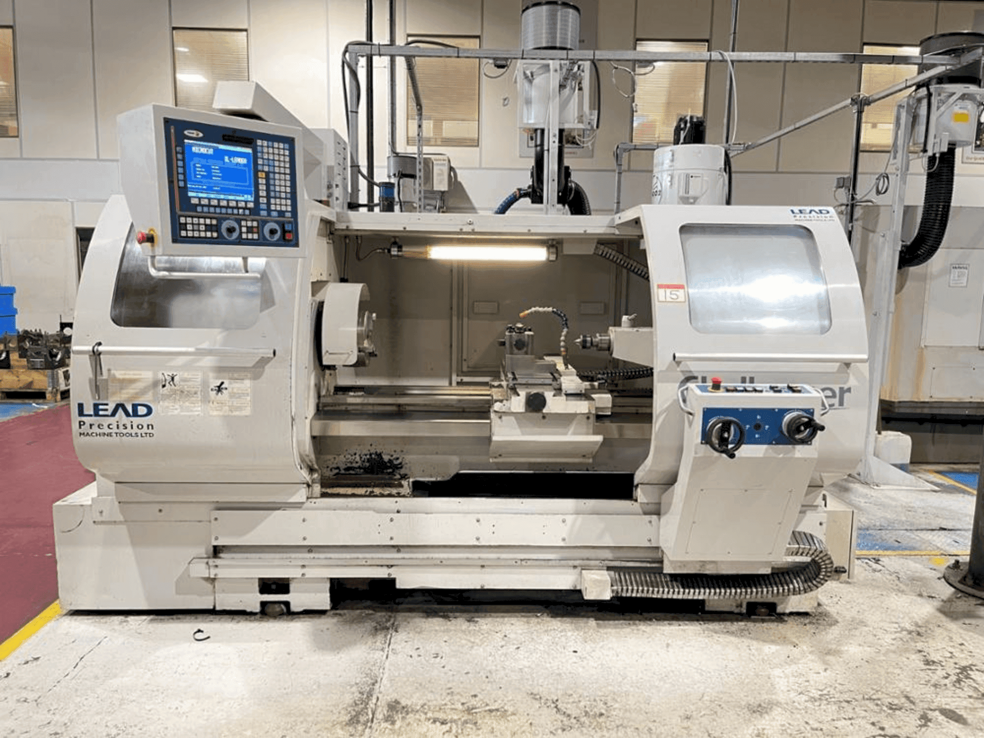 A MICROCUT Challenger BNC-1840 gép elölnézete