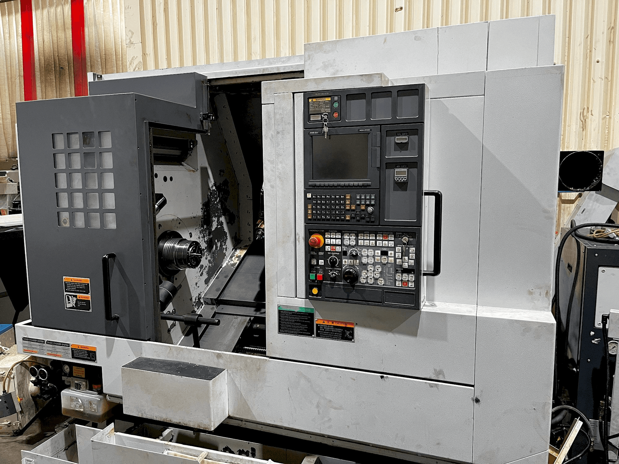 A MORI SEIKI NL 2000SY/500 gép elölnézete