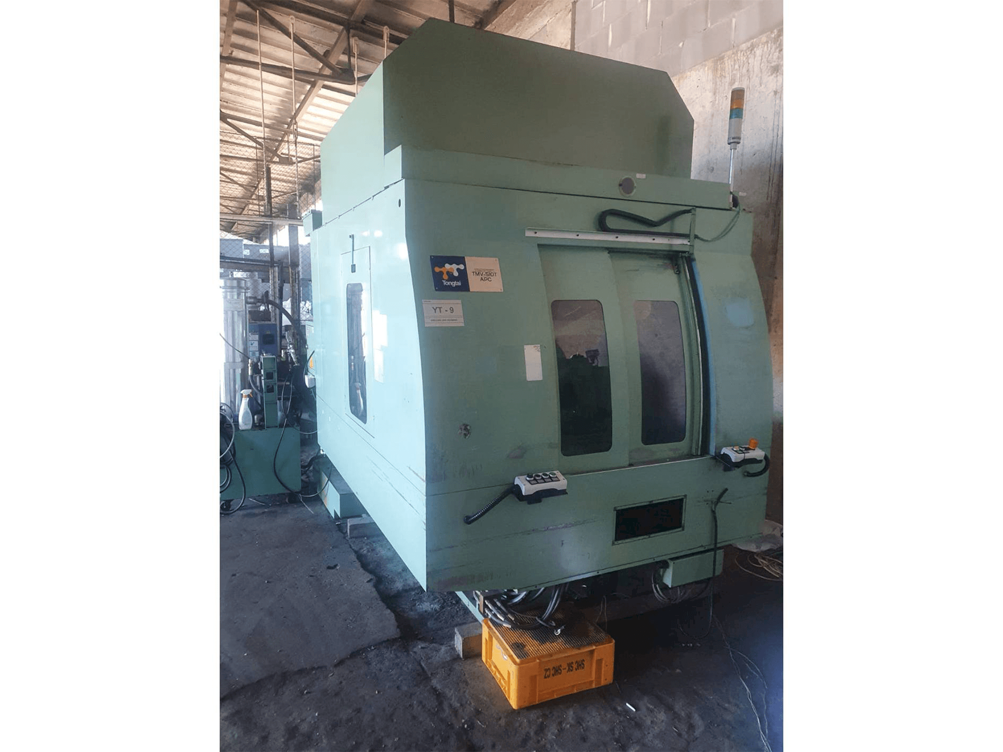 A Tongtai TMV 510/APC gép elölnézete