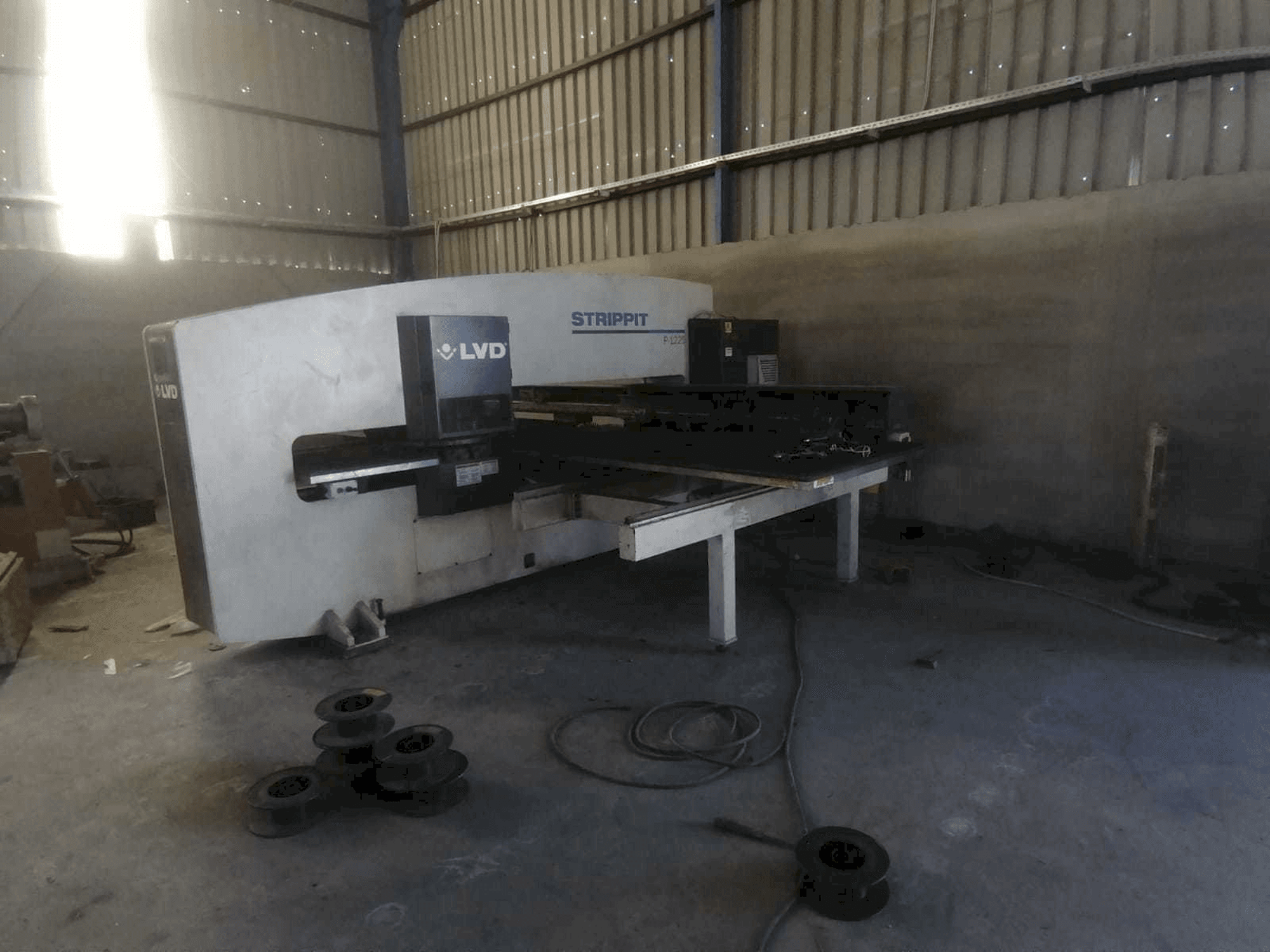 A LVD P-1225 gép elölnézete