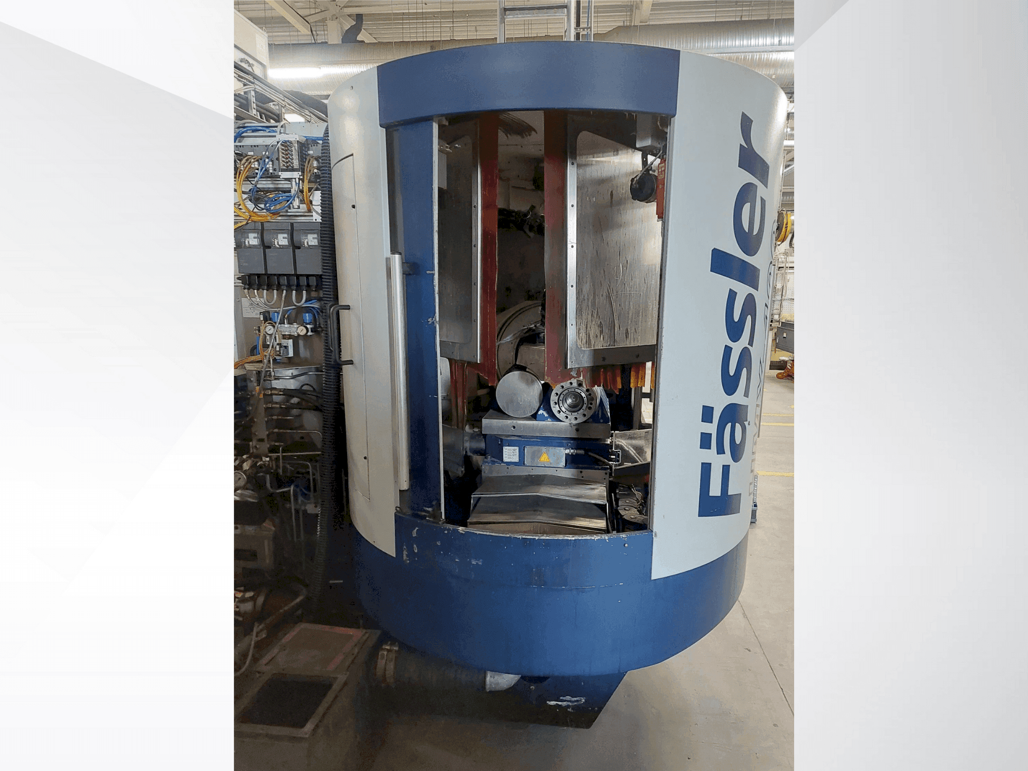 A FASSLER HMX 400 gép elölnézete