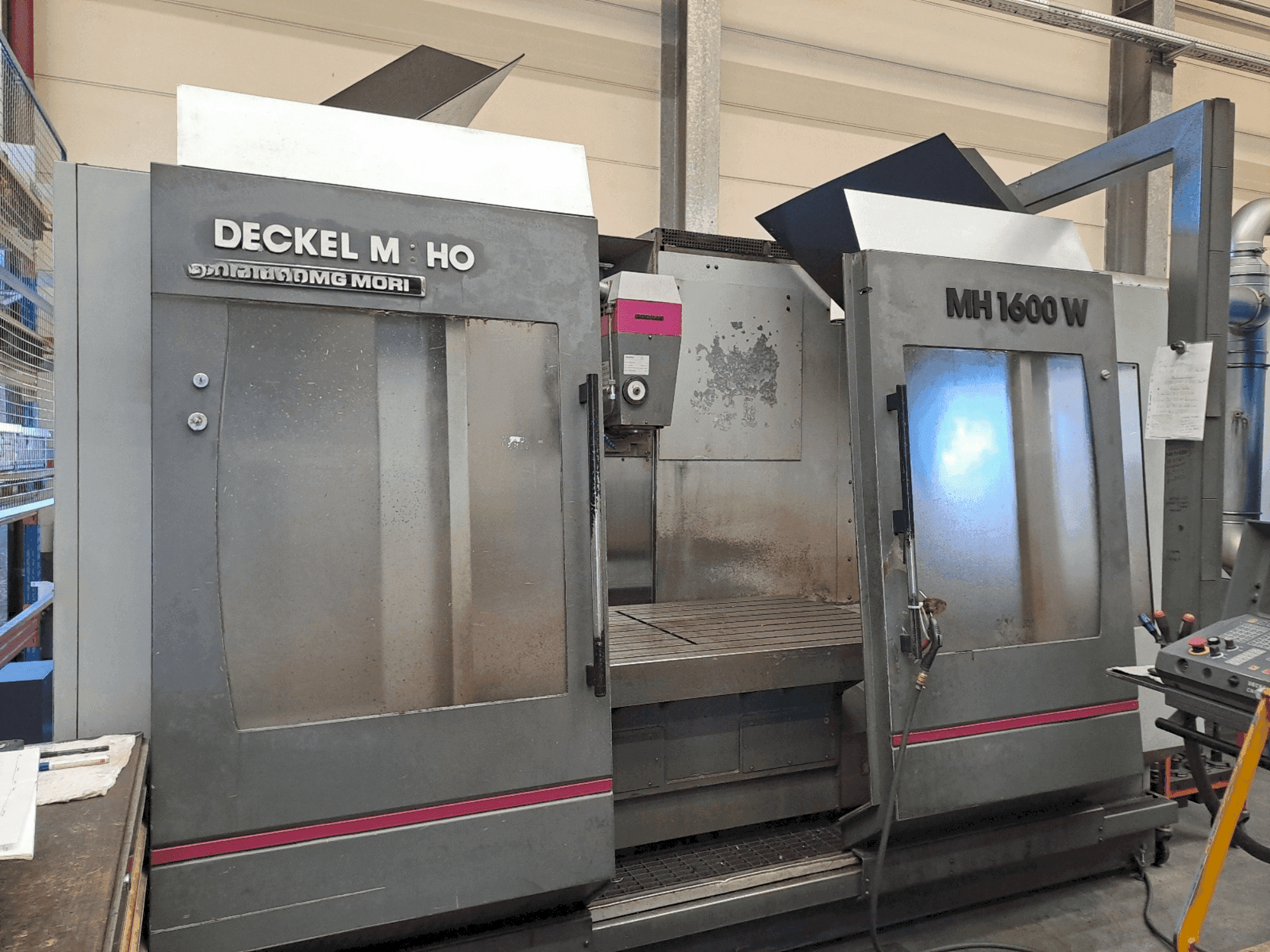 A DECKEL MAHO MH 1600 W gép elölnézete