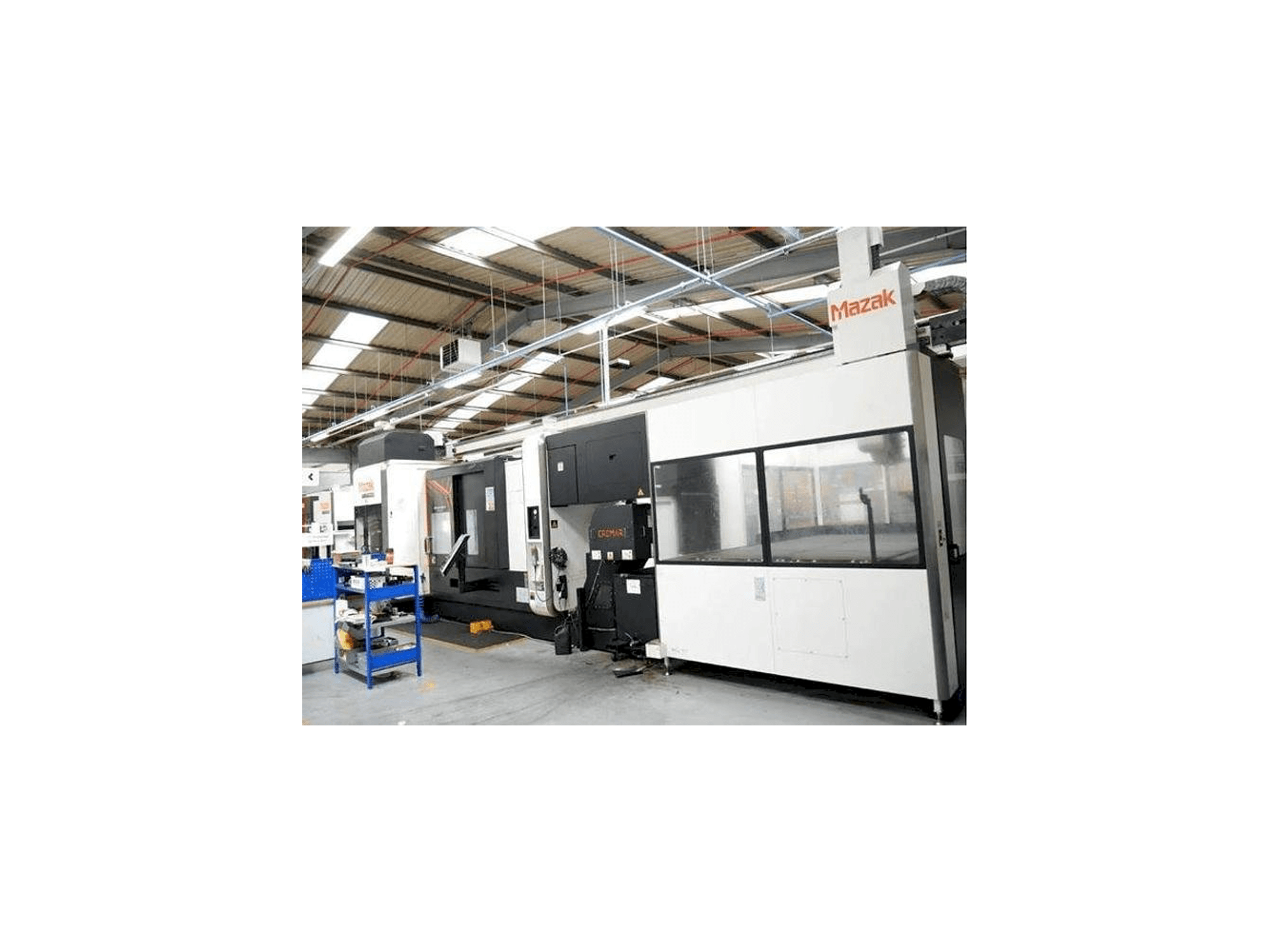 A Mazak INTEGREX i-400 ST gép elölnézete