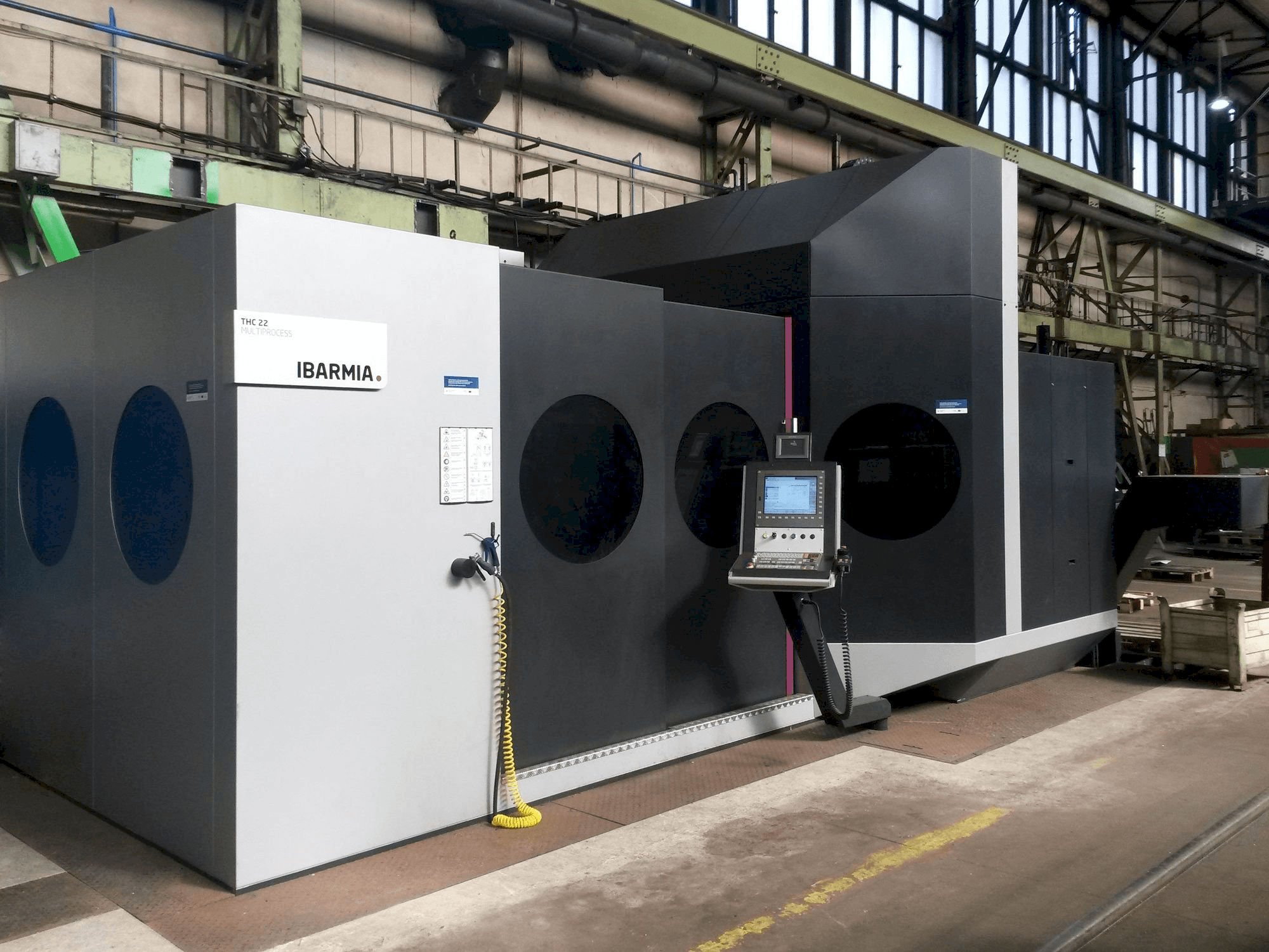 A IBARMIA THC 22 MULTIPROCESS gép elölnézete