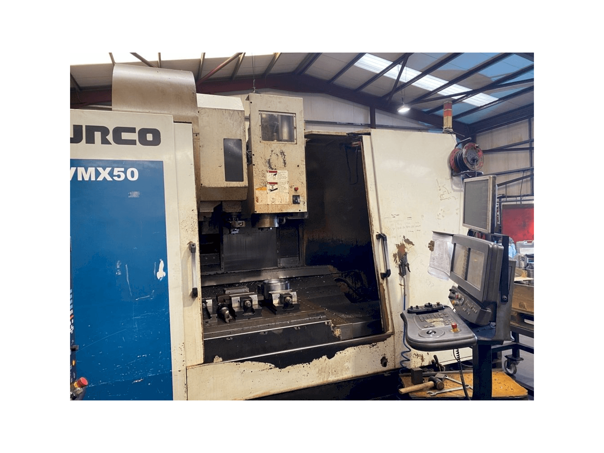 A Hurco VMX 50/50T gép elölnézete
