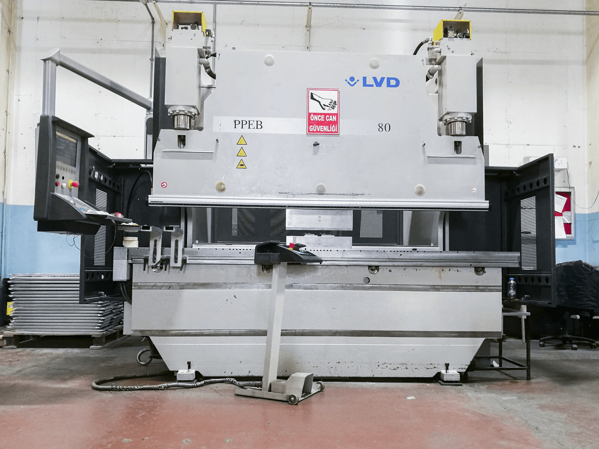 A LVD PPEB 80/25 gép elölnézete